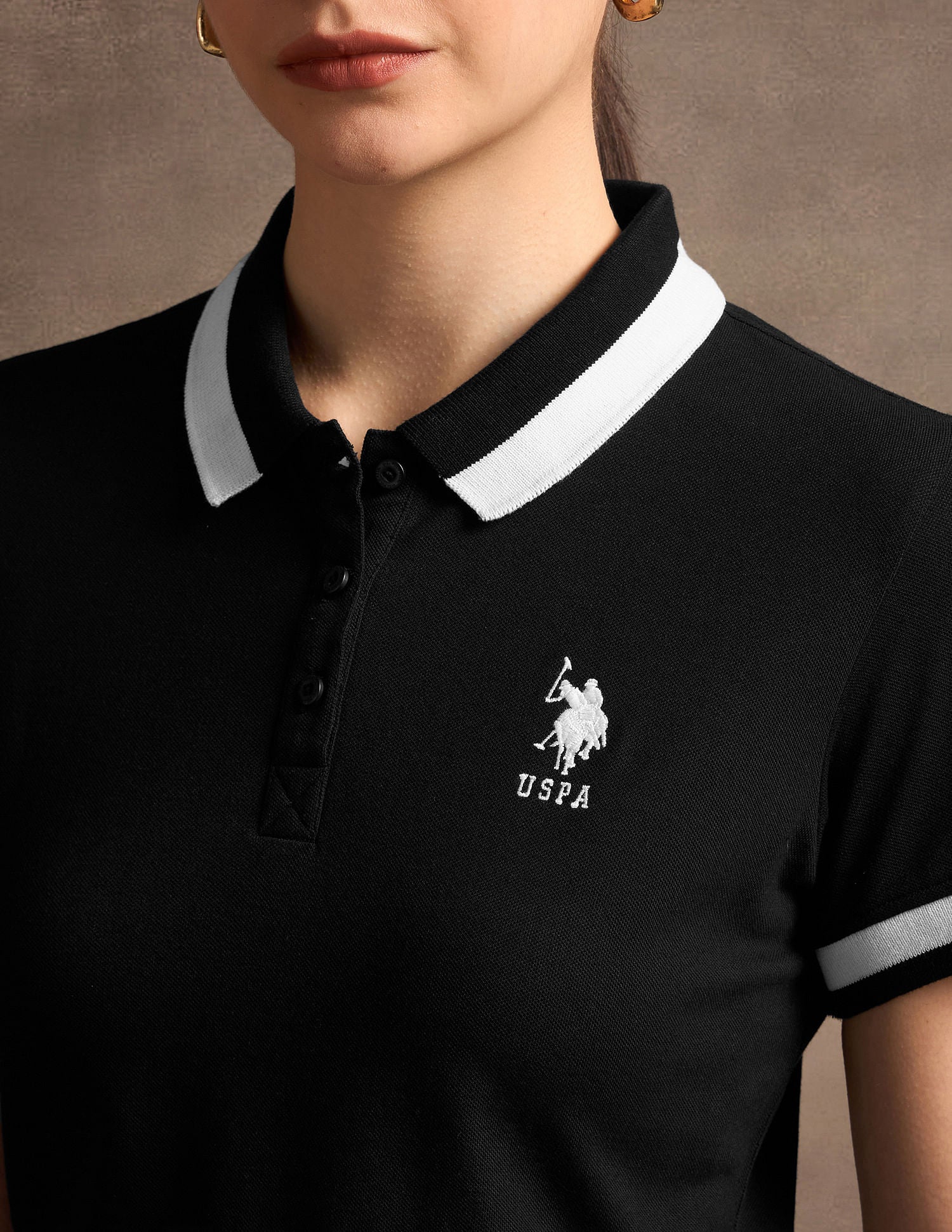 Broad Tipped Collar Solid Polo Shirt - Image 7