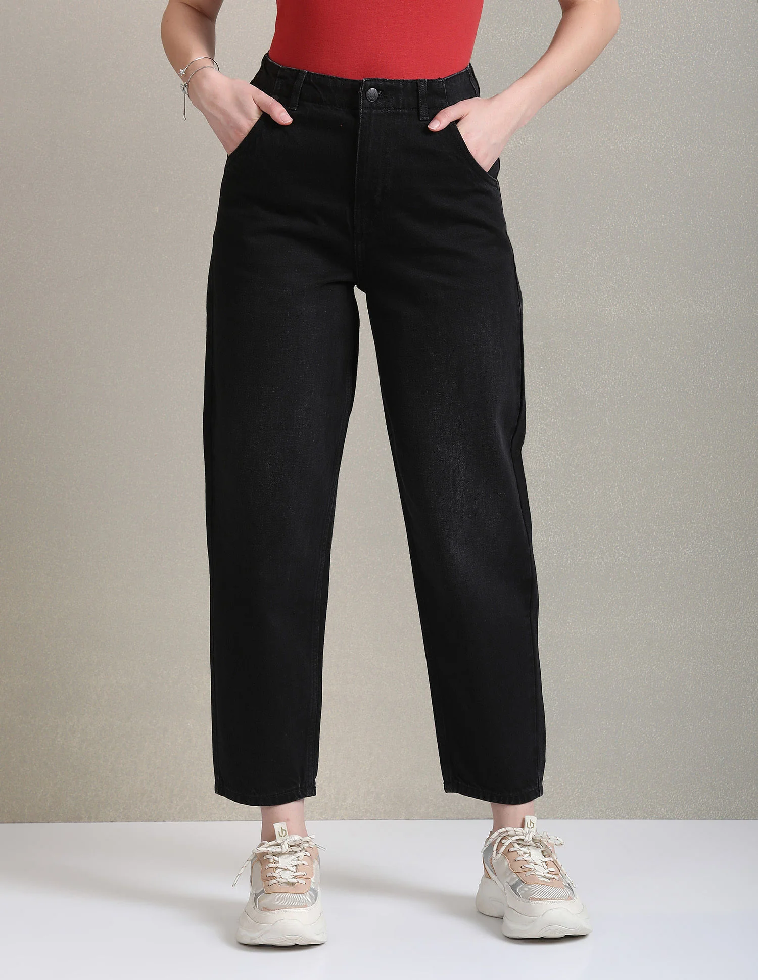 Carrot Fit Black Jeans
