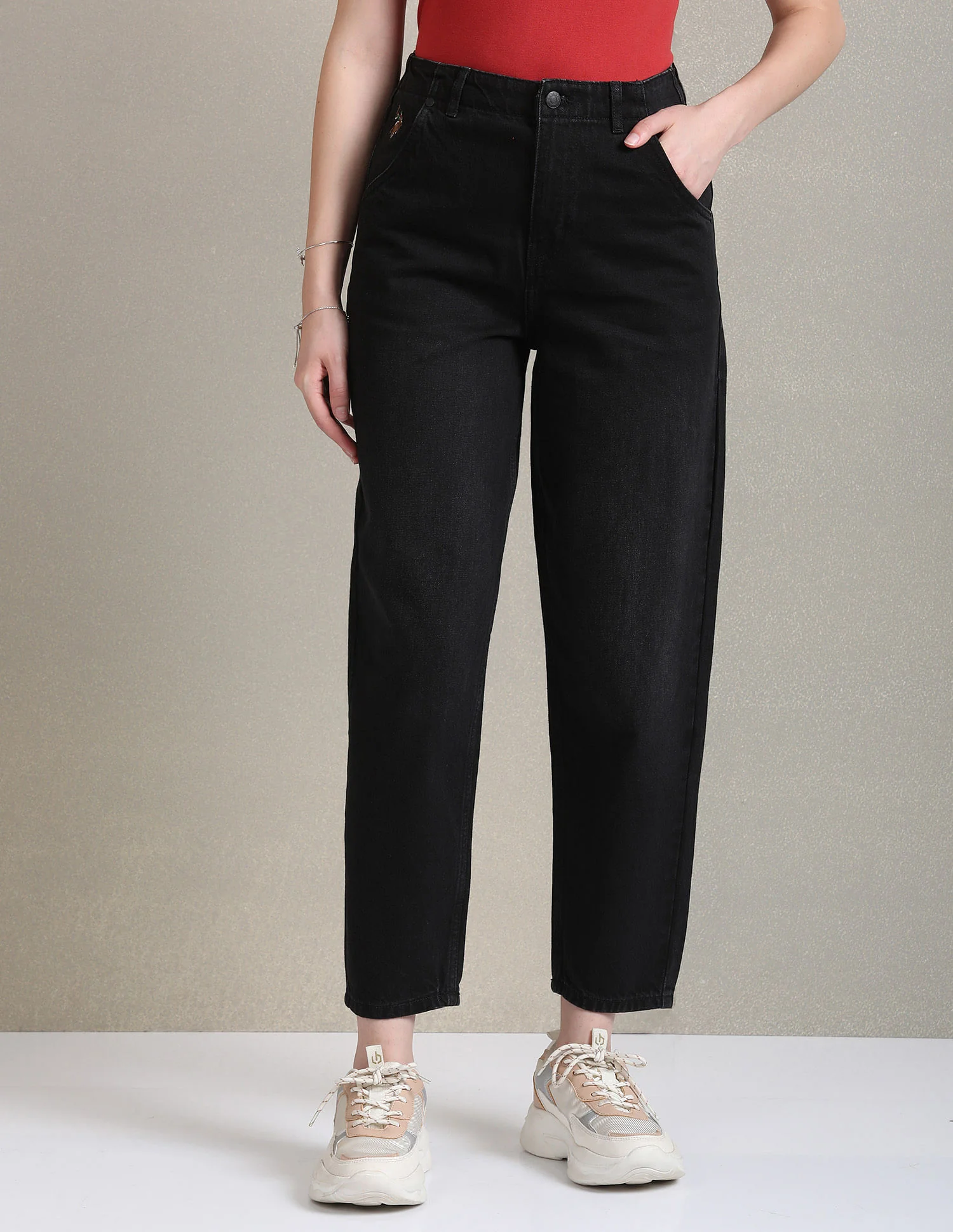 Carrot Fit Black Jeans - Image 6