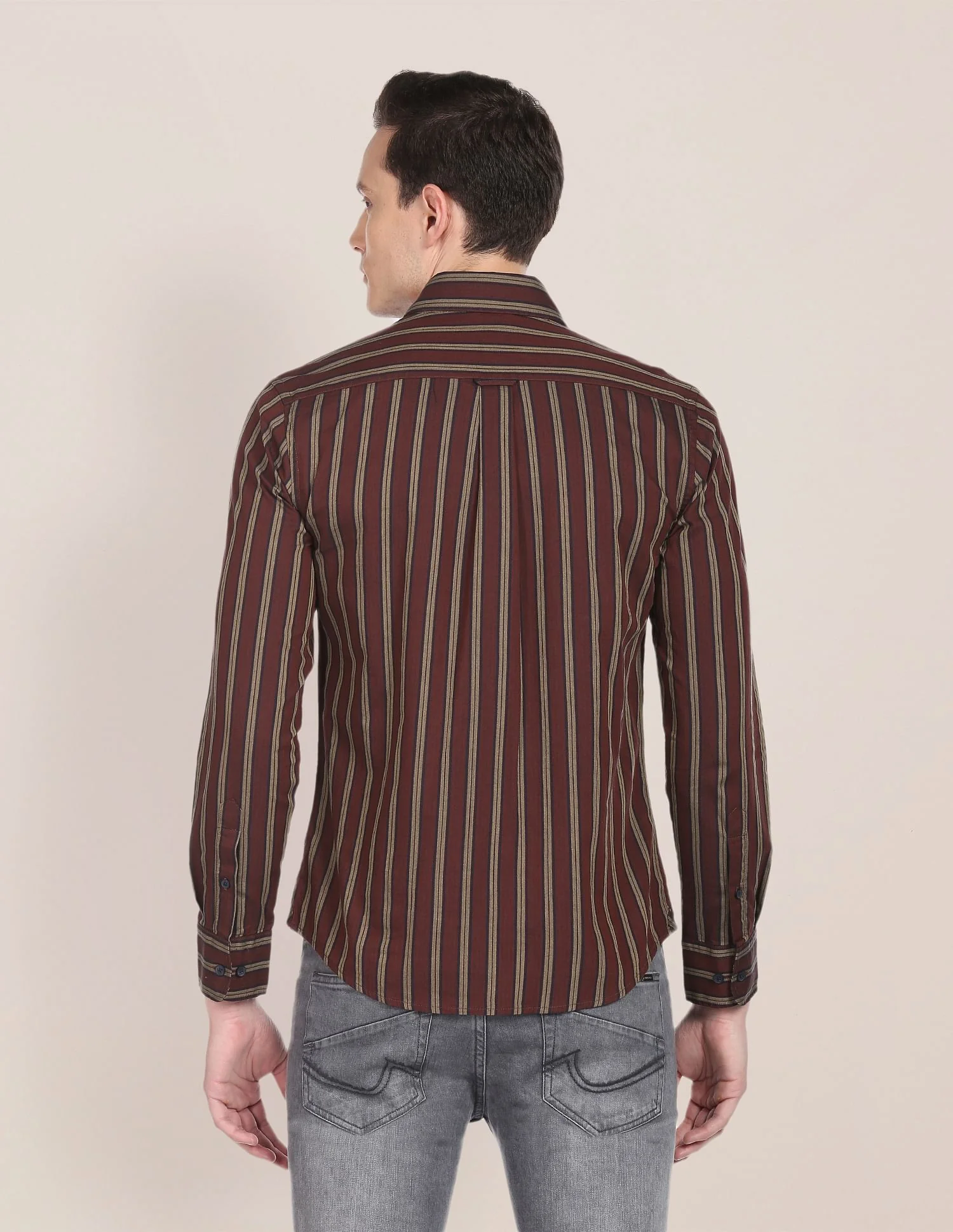 Cutaway Collar Vertical Stripe Casual Shirt - Image 5