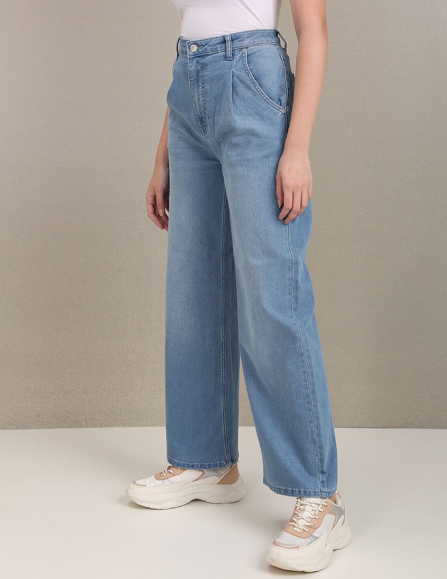 High Rise Pleated Wide Leg Jeans - Image 4