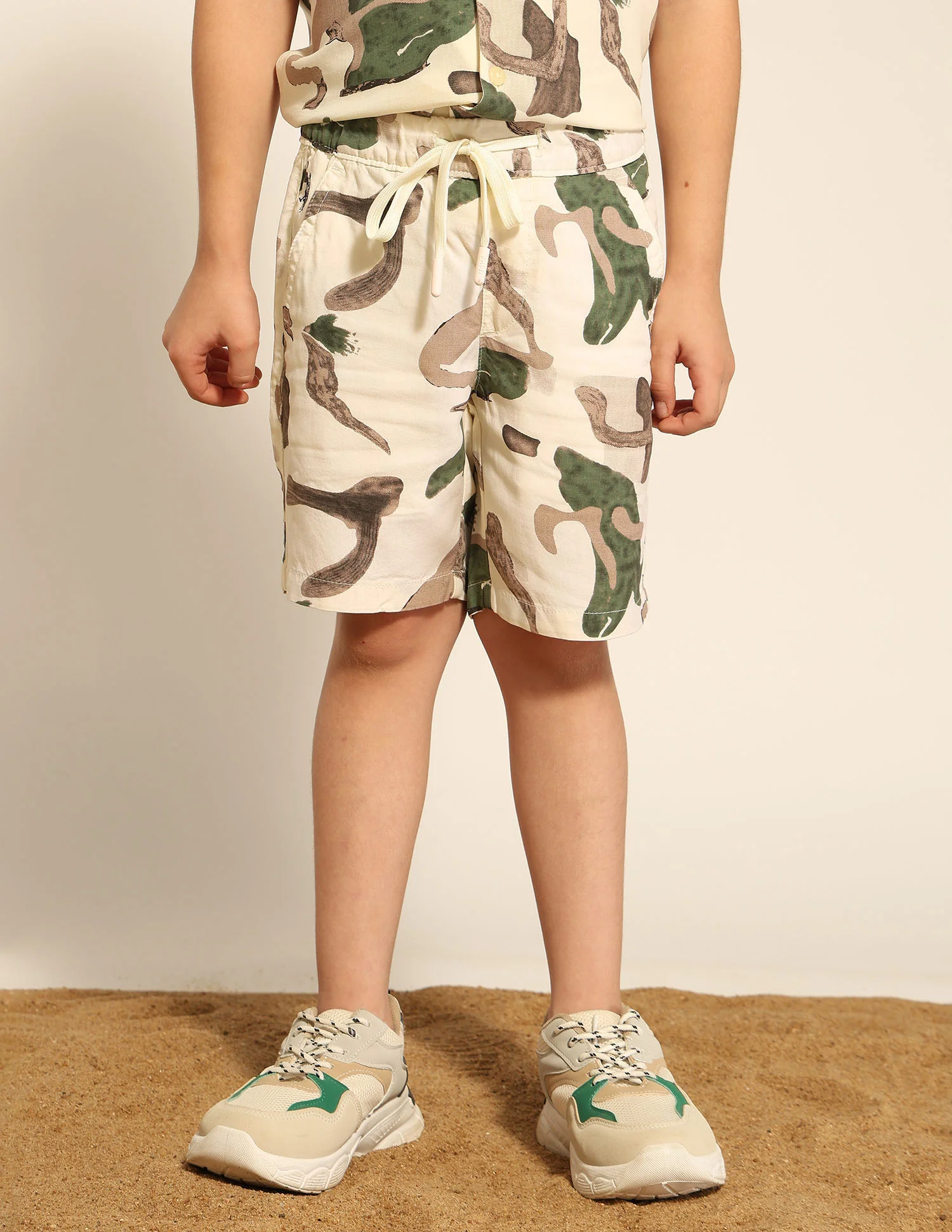 Boys Abstract Printed Regular Fit Shorts - Image 5