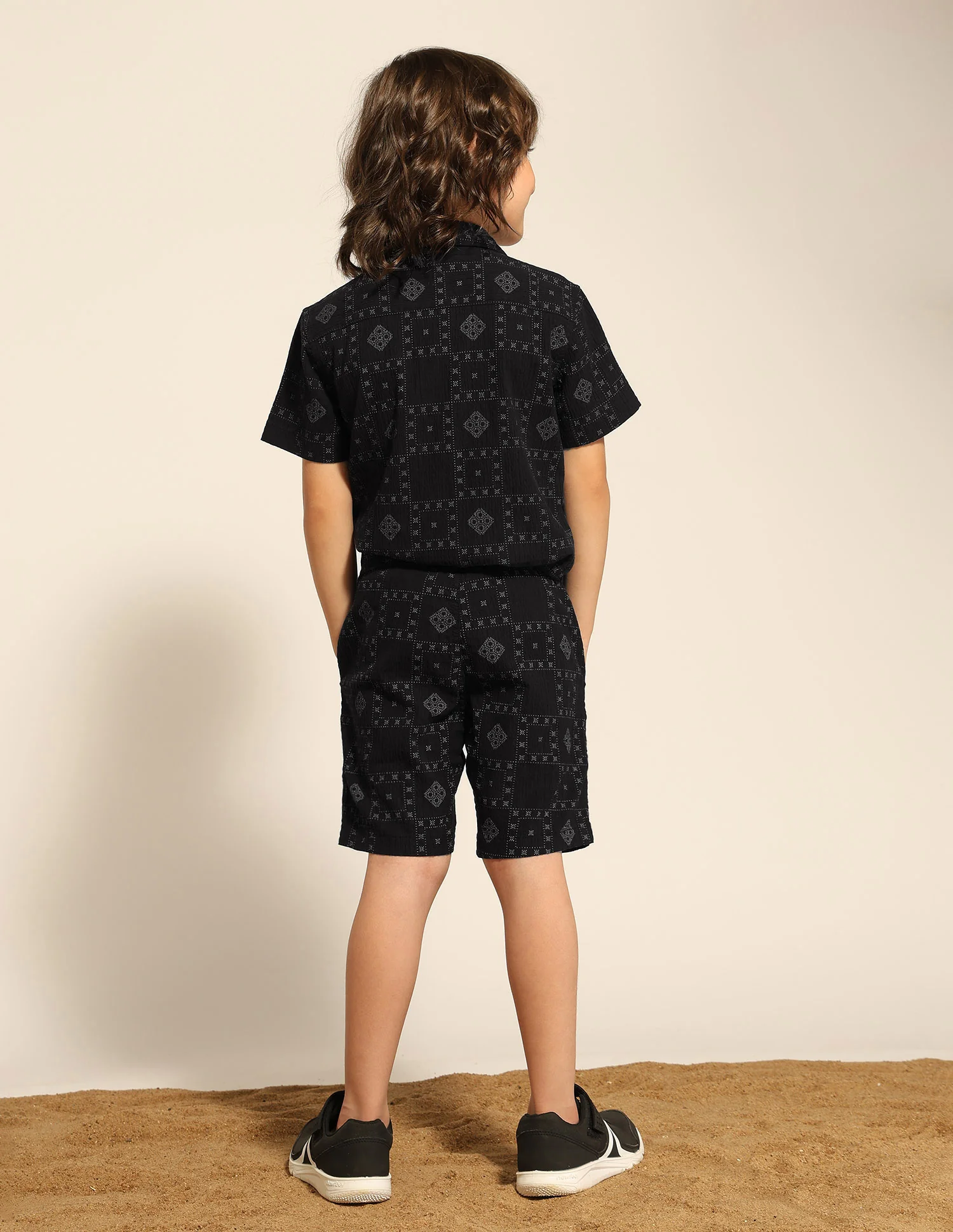 Boys Geometric Printed Regular Fit Shorts - Image 5