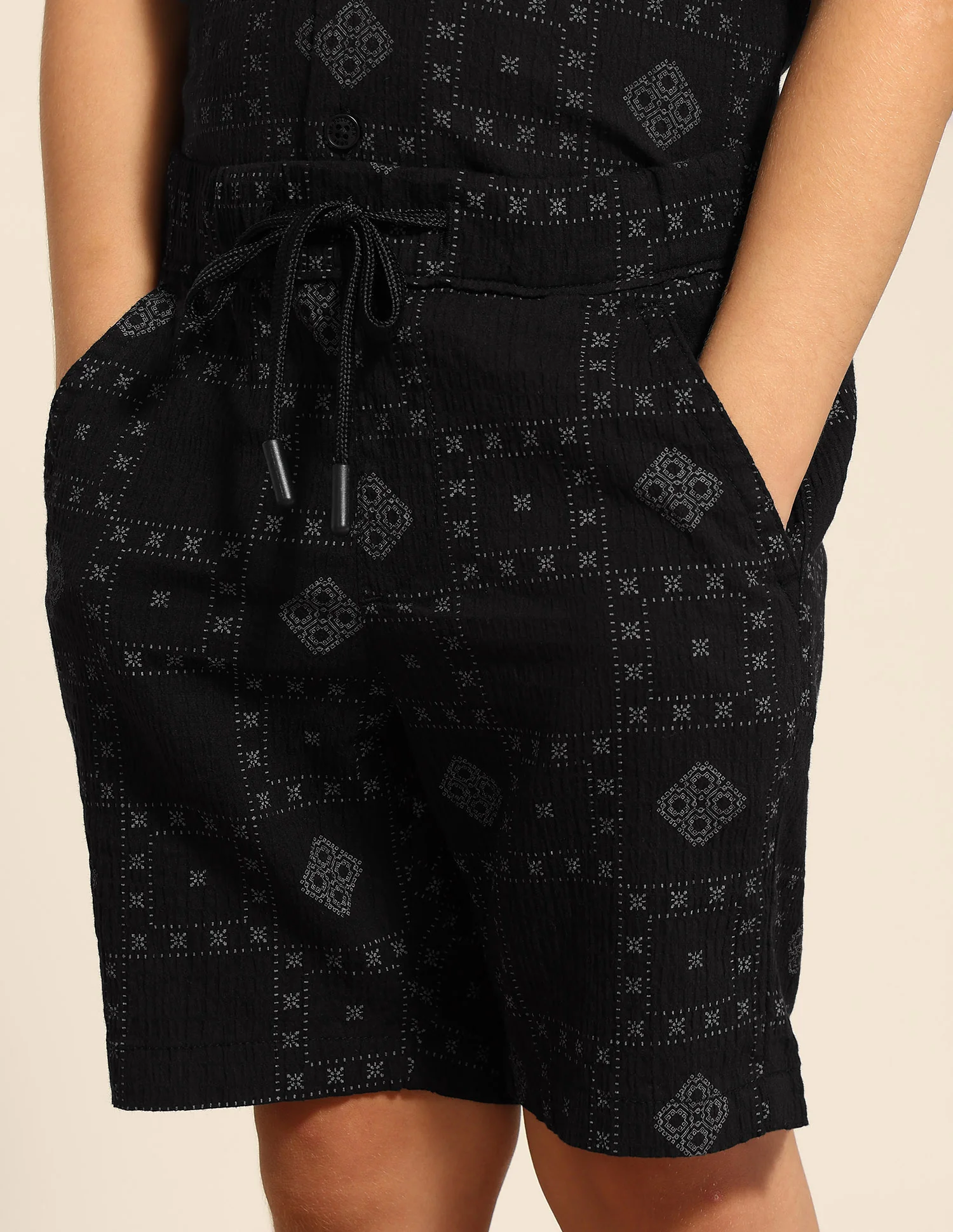 Boys Geometric Printed Regular Fit Shorts - Image 6