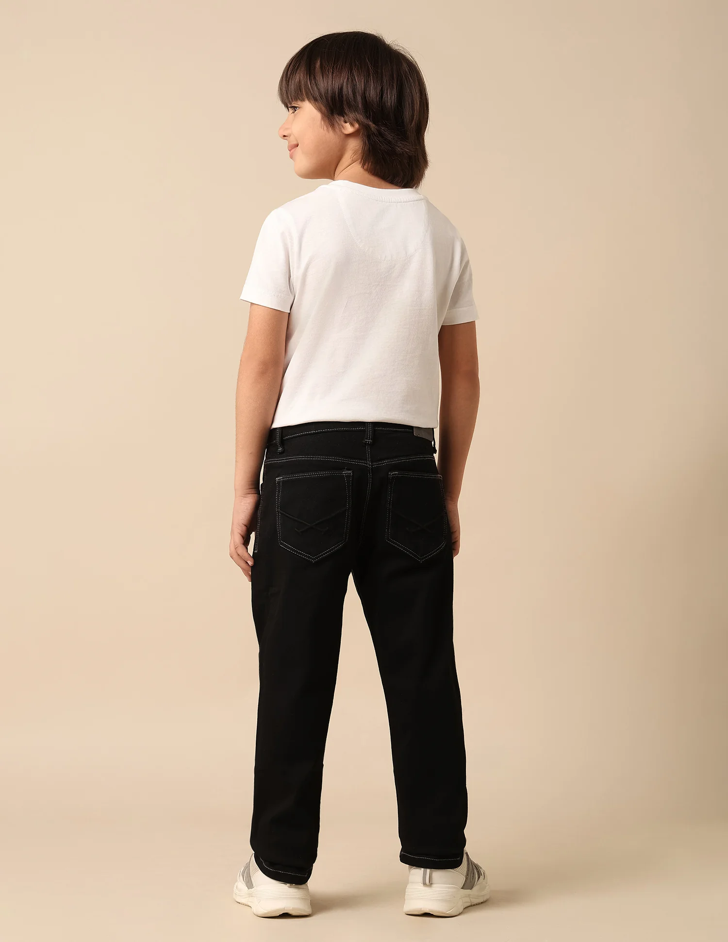 Boys Mid Rise Relaxed Fit Jeans - Image 5