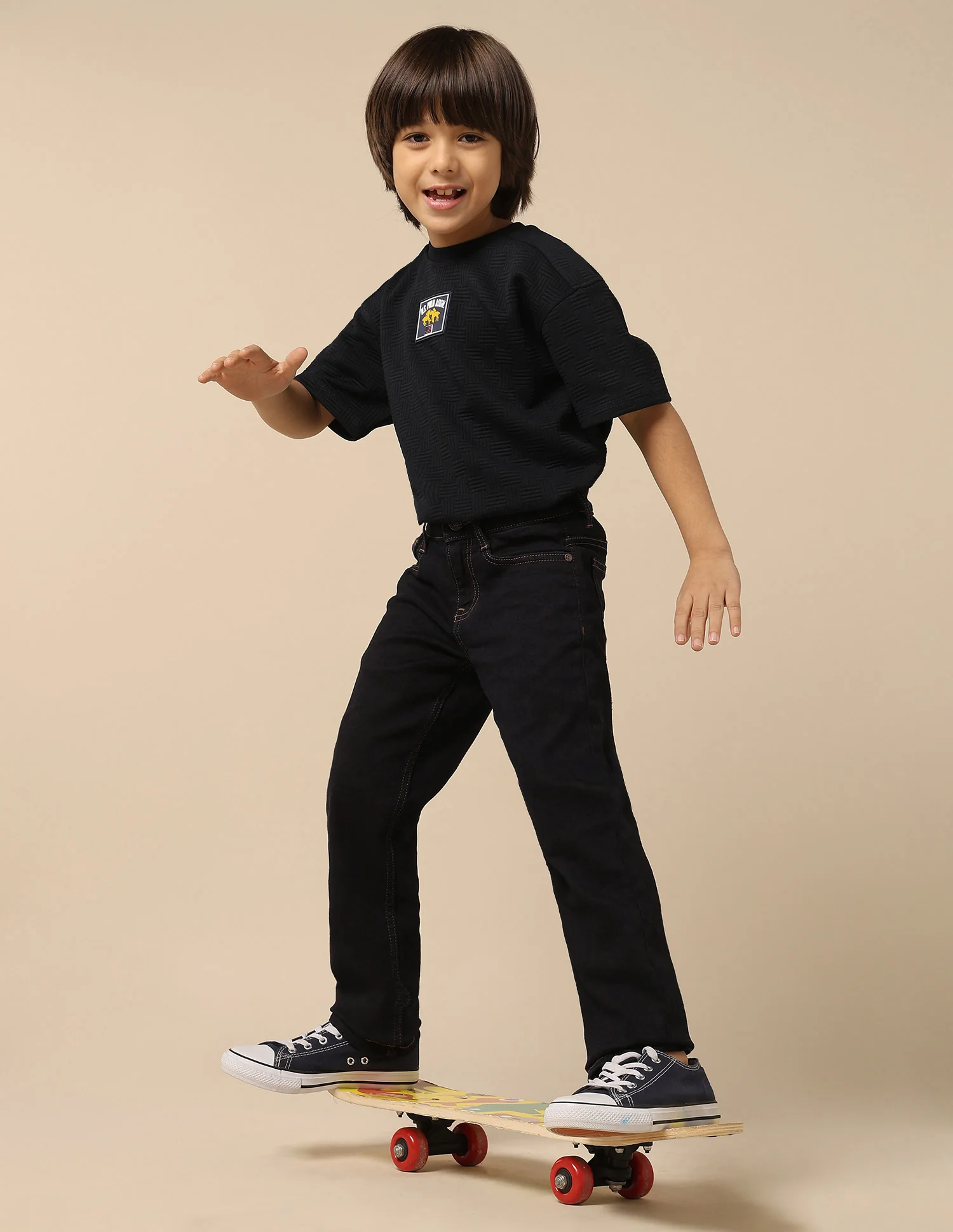 Boys Mid Rise Relaxed Fit Jeans - Image 4