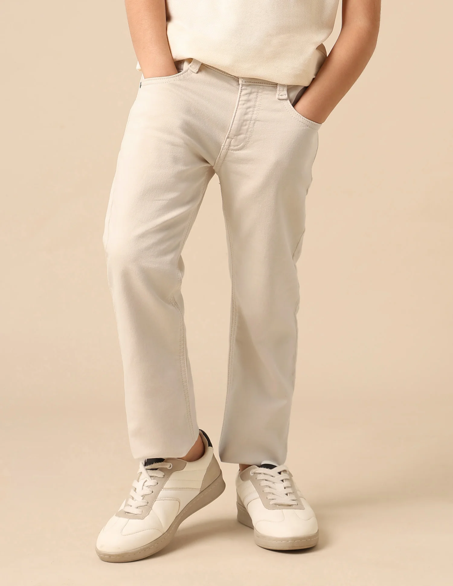 Boys Mid Rise Relaxed Fit Jeans - Image 4