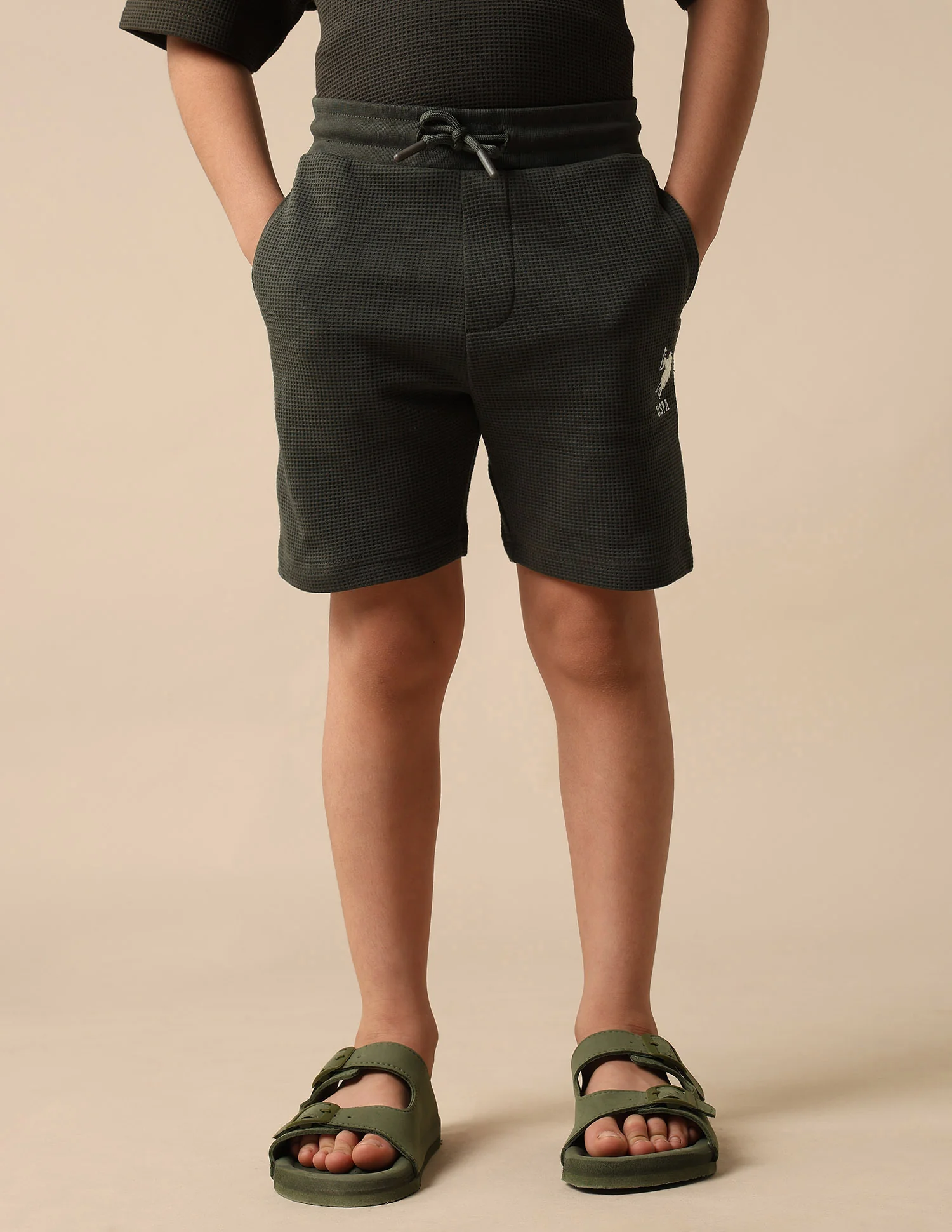 Boys Textured Regular Fit Shorts - Image 4