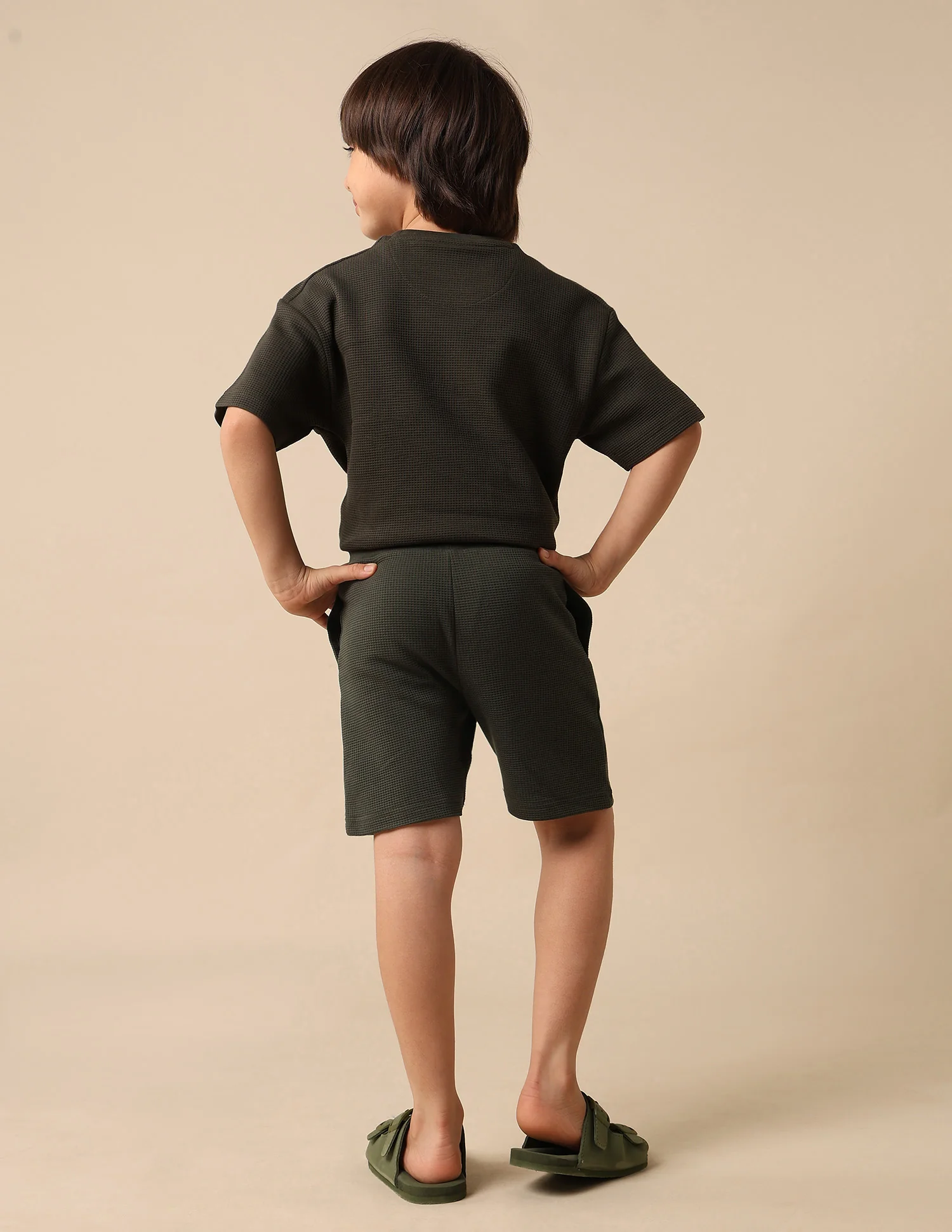Boys Textured Regular Fit Shorts - Image 5