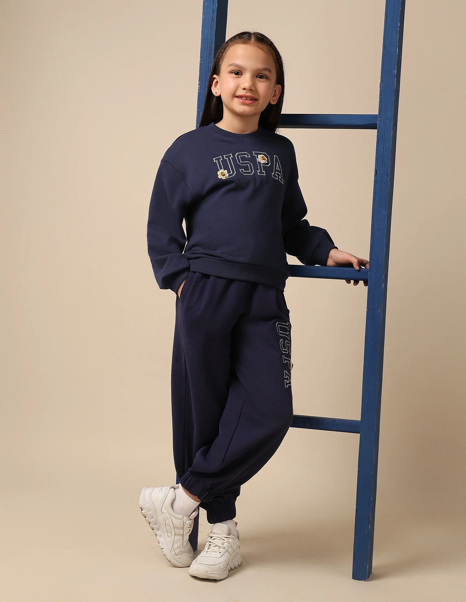 Girls Brand Embroidered Regular Fit Sweatshirt - Image 3