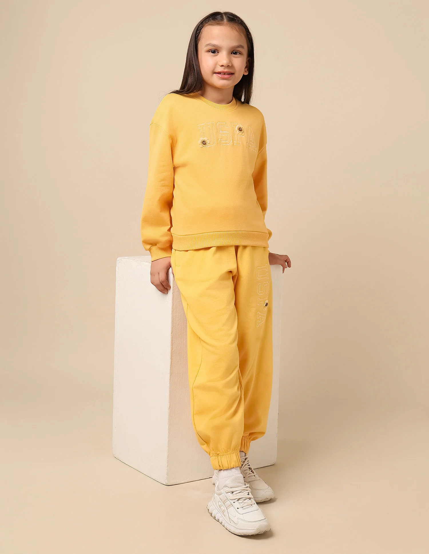 Girls Brand Embroidered Regular Fit Sweatshirt - Image 3