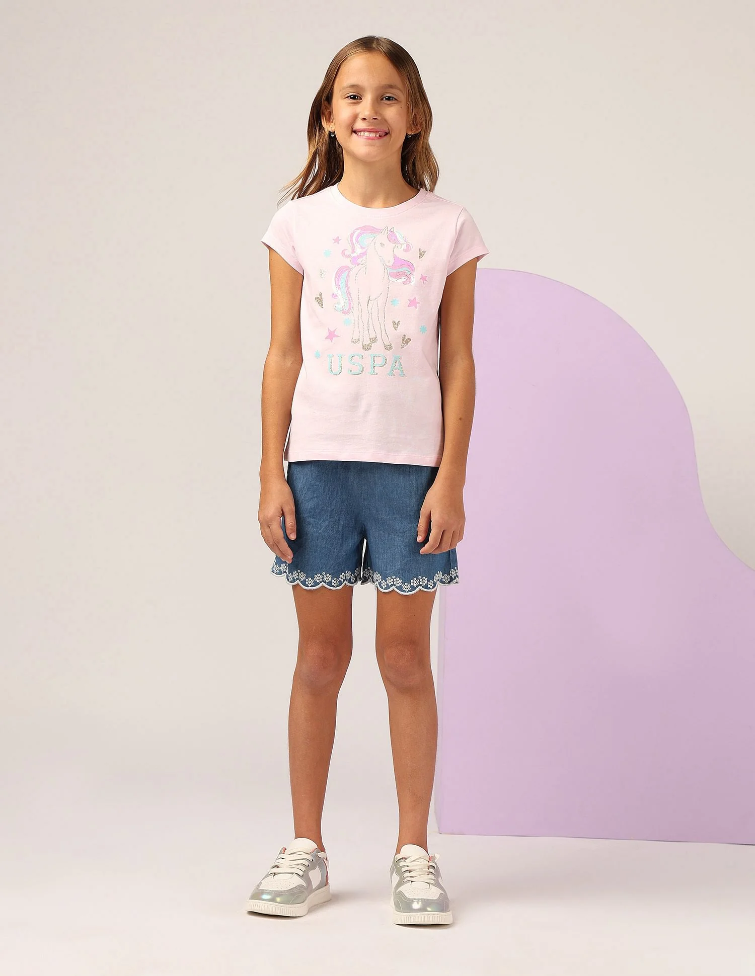 Girls Graphic Printed Regular Fit T-Shirt - Image 3