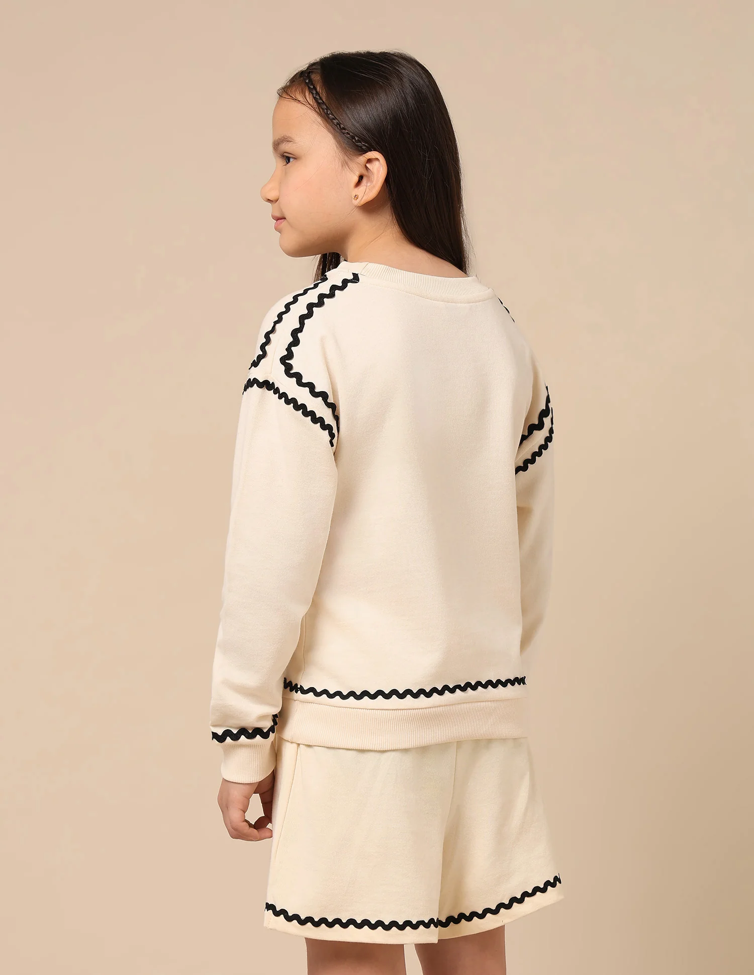 Girls Solid Comfort Fit Sweatshirt - Image 5