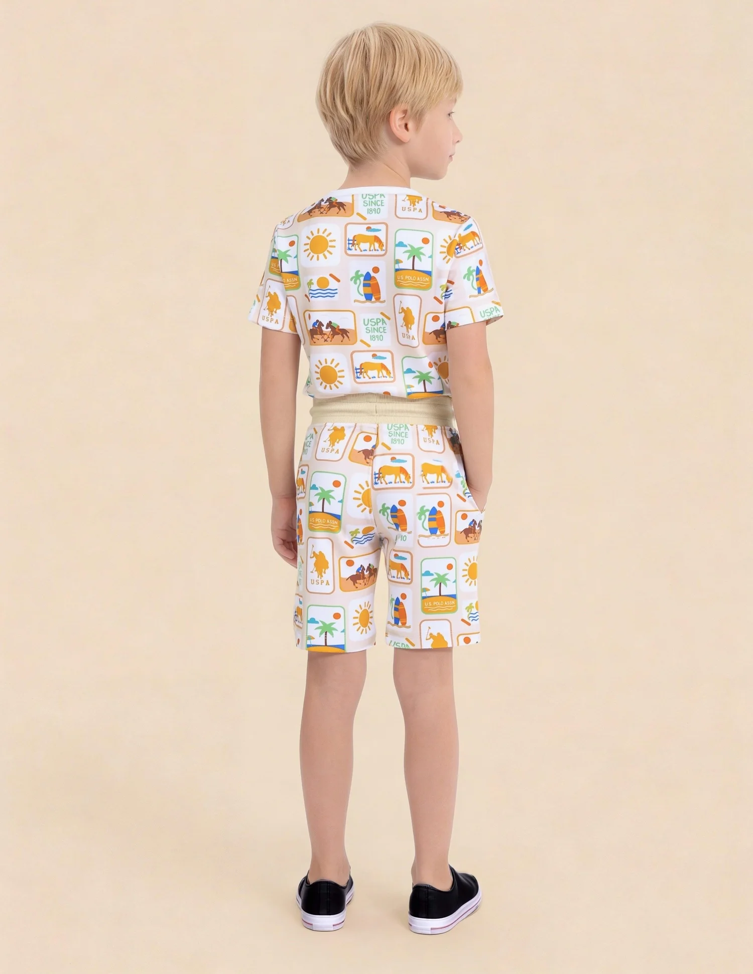 Graphic Brand Printed Regular Fit Shorts - Image 4