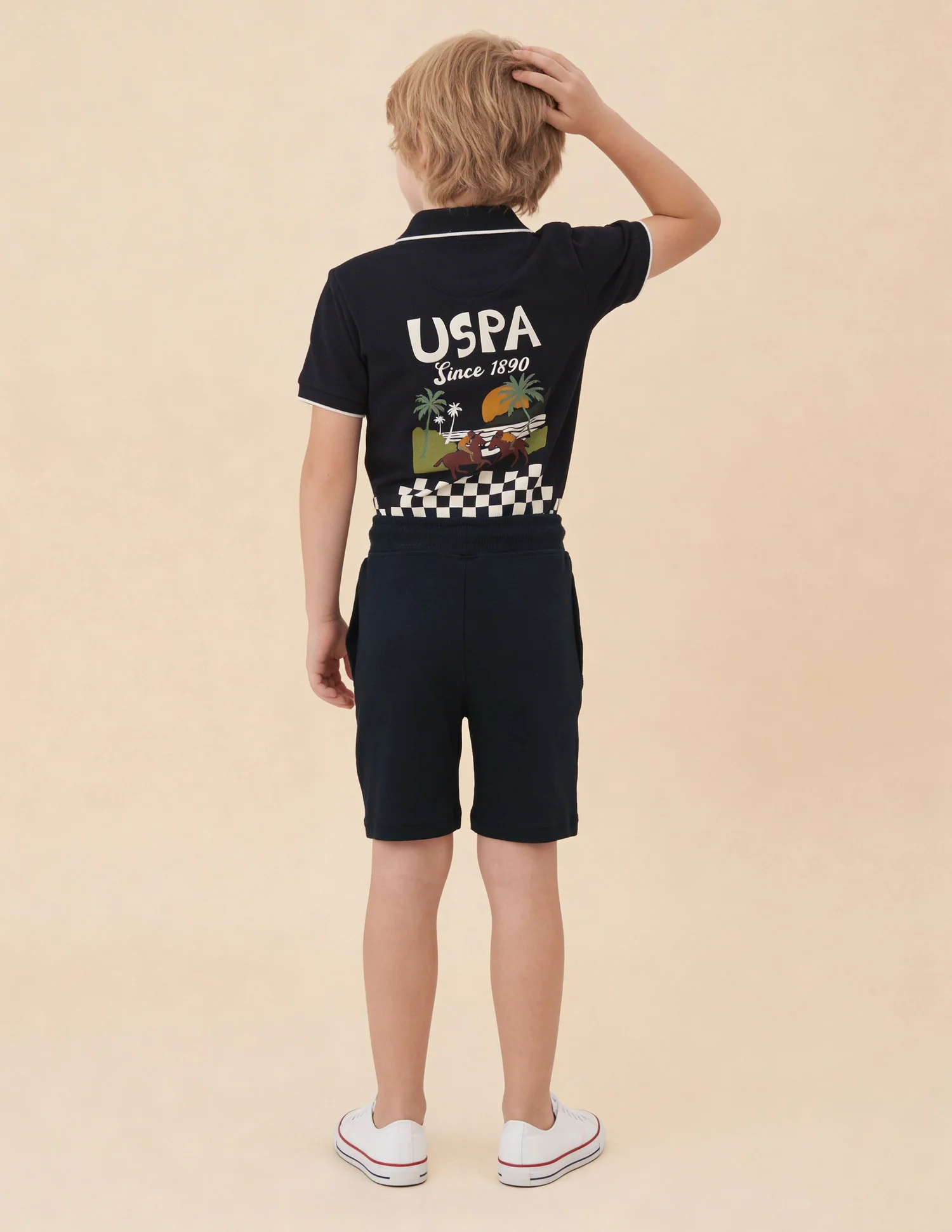 Graphic Printed Regular Fit Shorts - Image 4