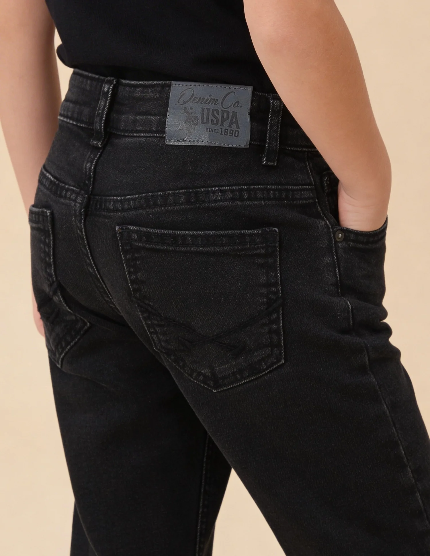 Mid Rise Relaxed Fit Jeans - Image 5