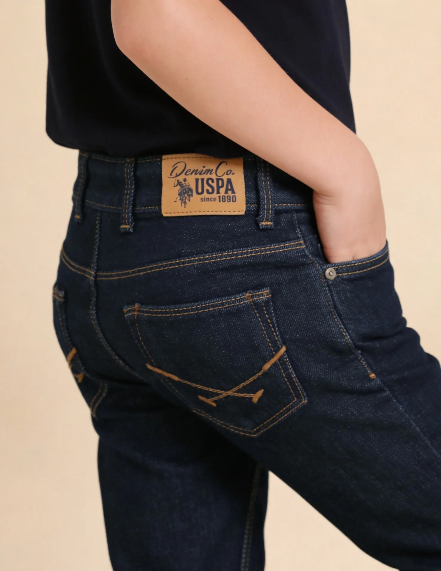 Mid Rise Relaxed Fit Jeans - Image 5