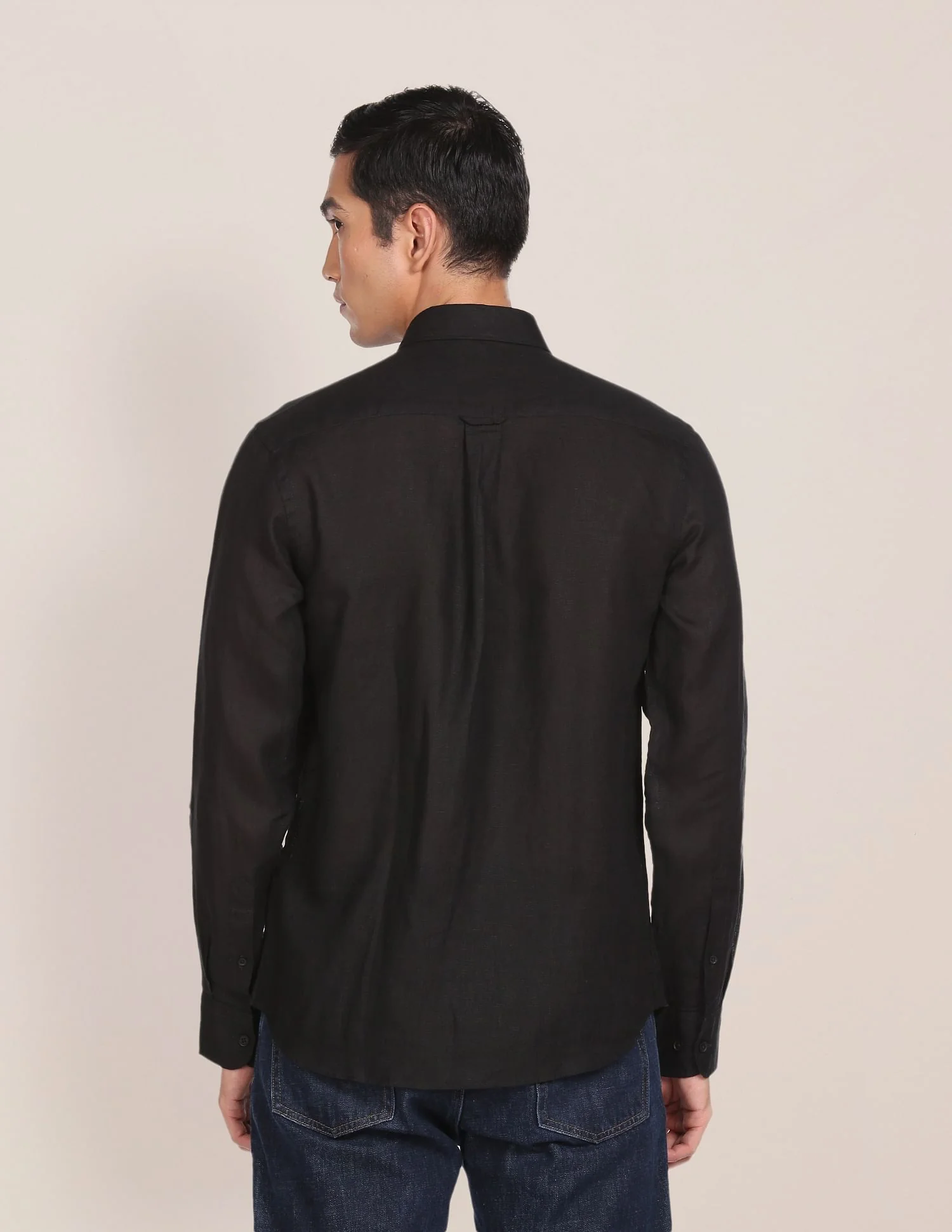 Men Black Linen Solid Casual Shirt - Image 5