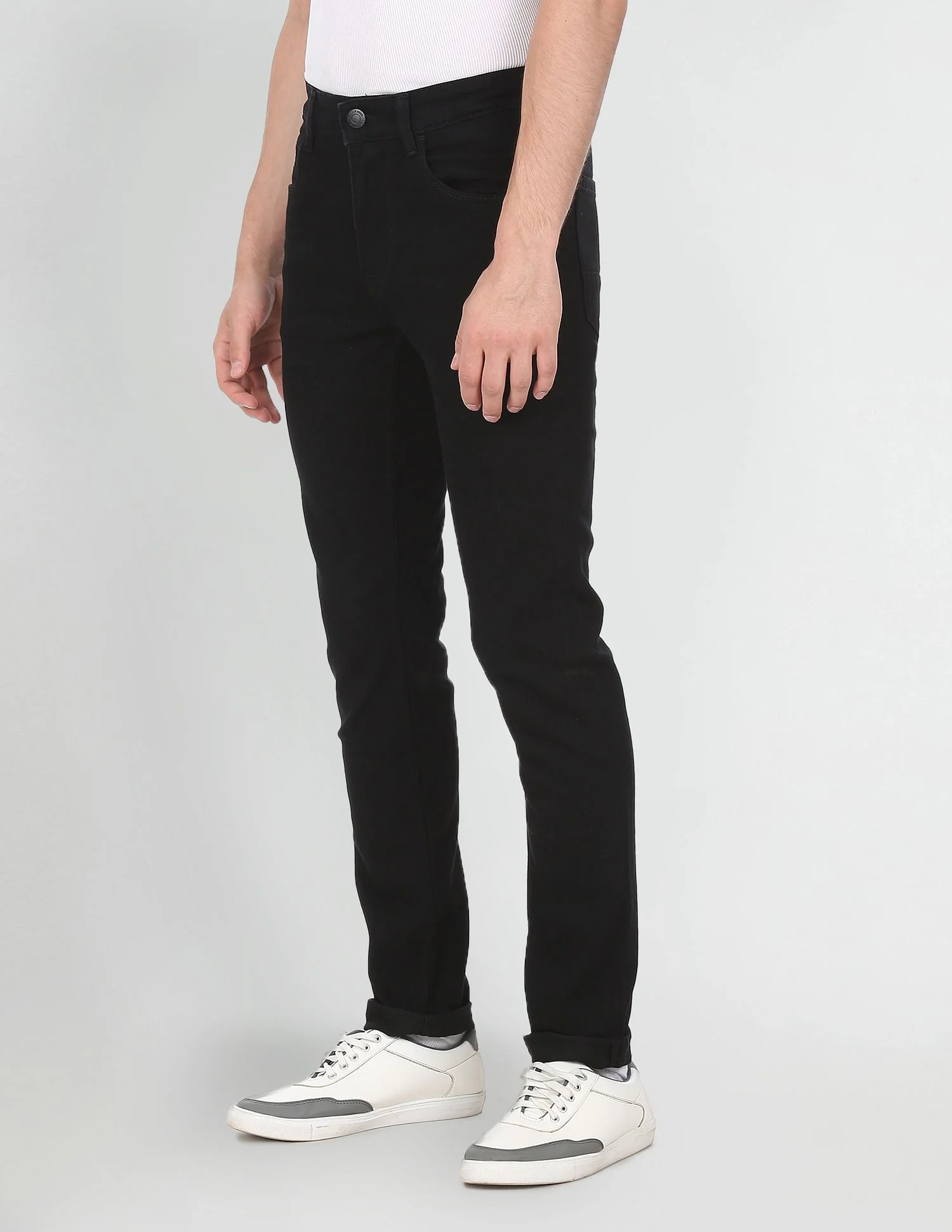 Men Black Mid Rise Brandon Slim Tapered Jeans - Image 4