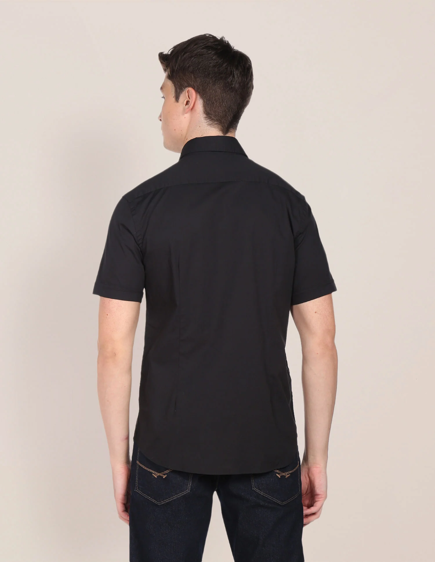 Men Black Slim Fit Solid Casual Shirt - Image 5