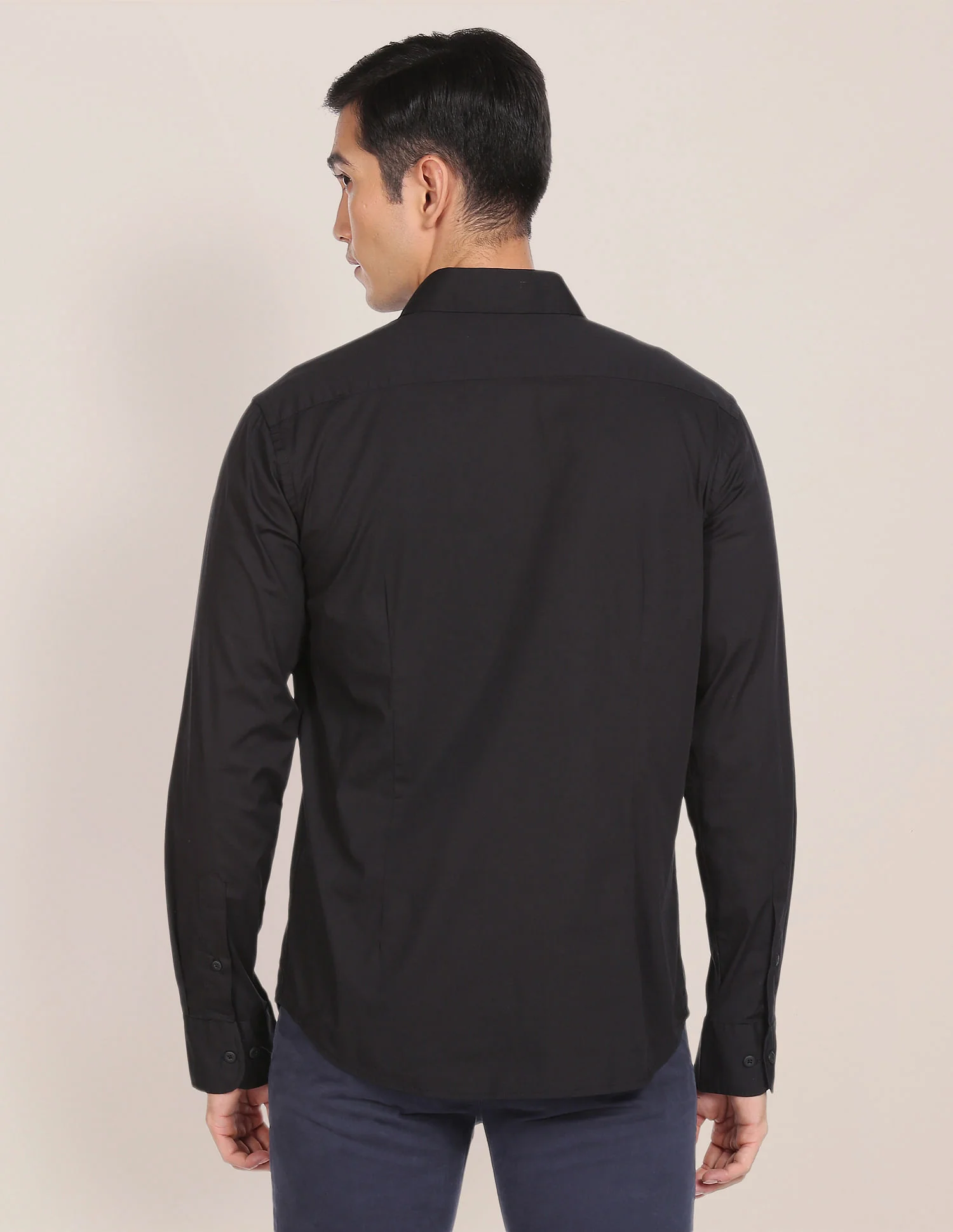 Men Black Slim Fit Solid Casual Shirt - Image 5