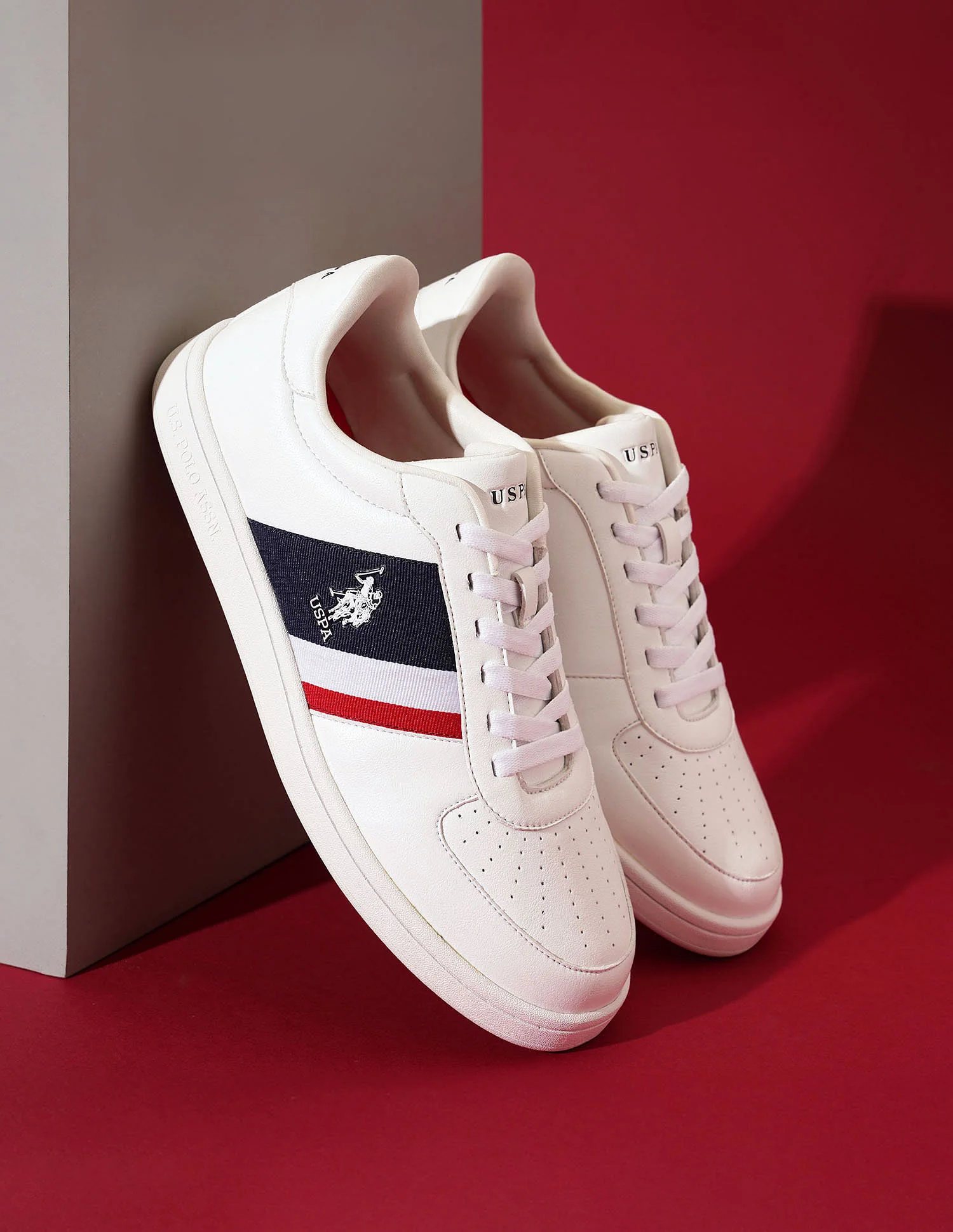 Men Aion White All Day Sneakers