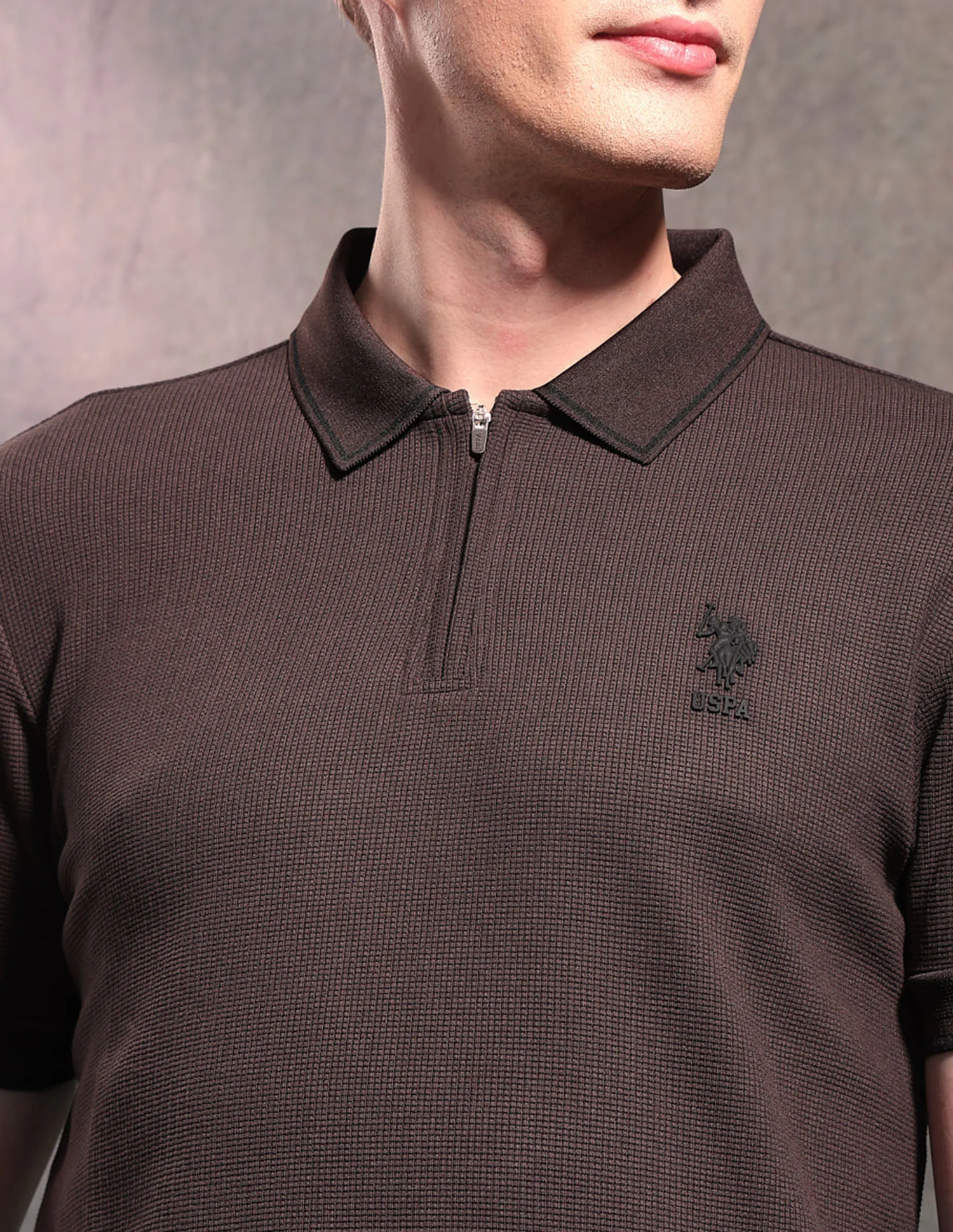 Black & Gold Textured Polo Shirt - Image 7