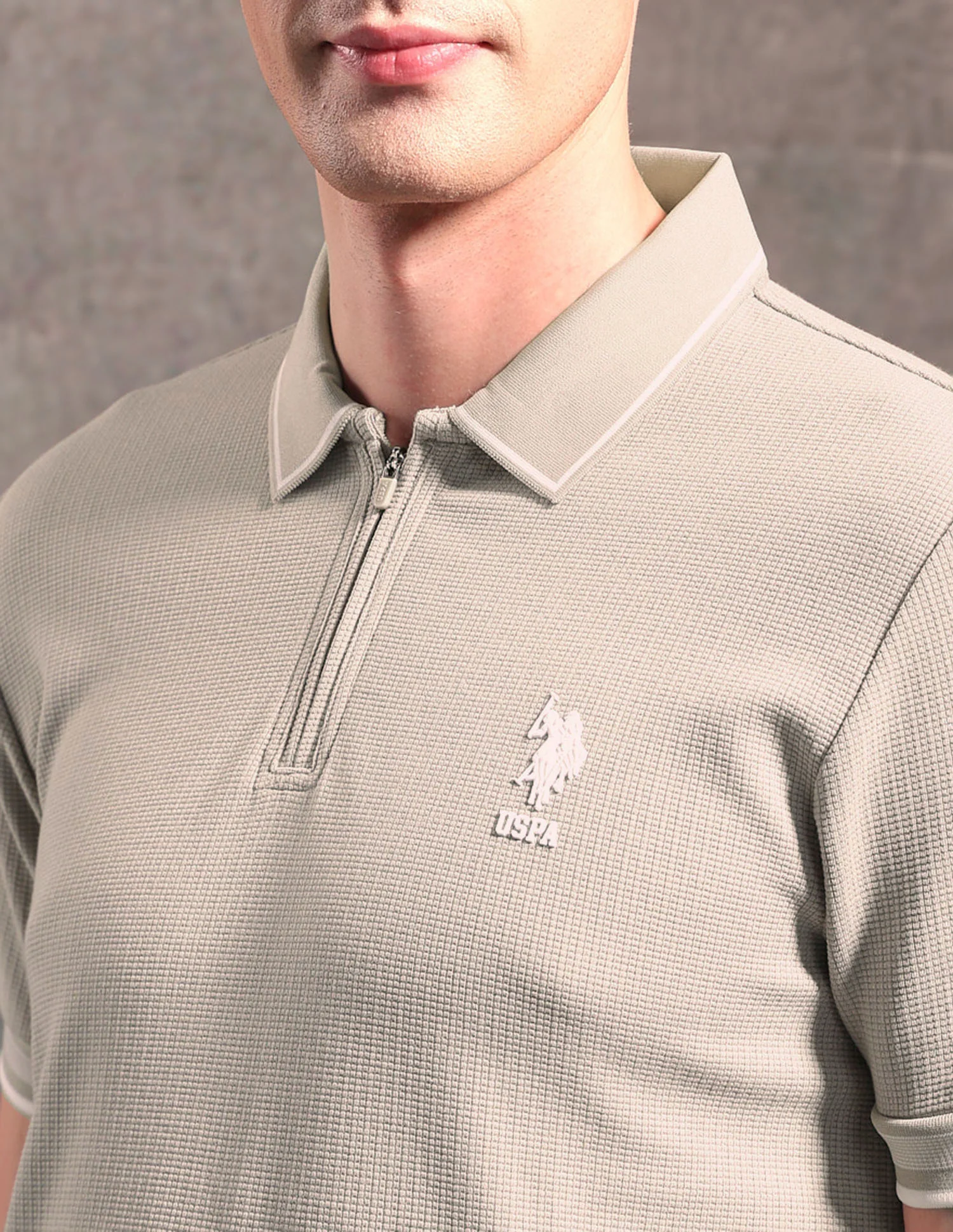 Black & Gold Textured Polo Shirt - Image 7
