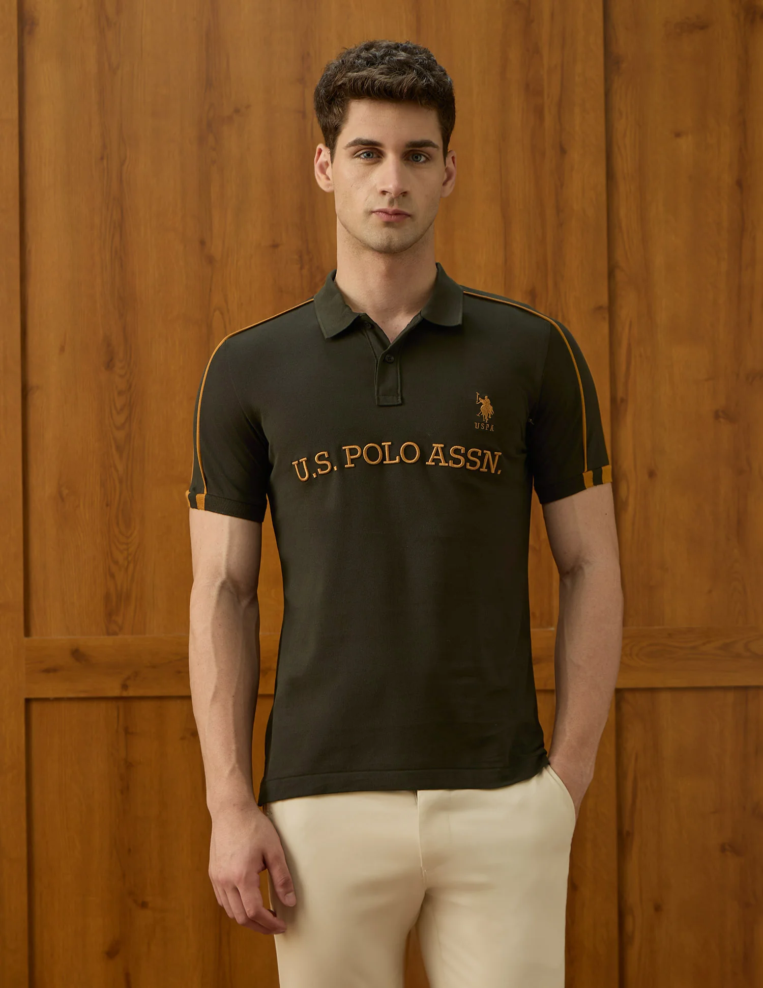Brand Embroidered Equestrian Aisle Theater Polo Shirt - Image 6