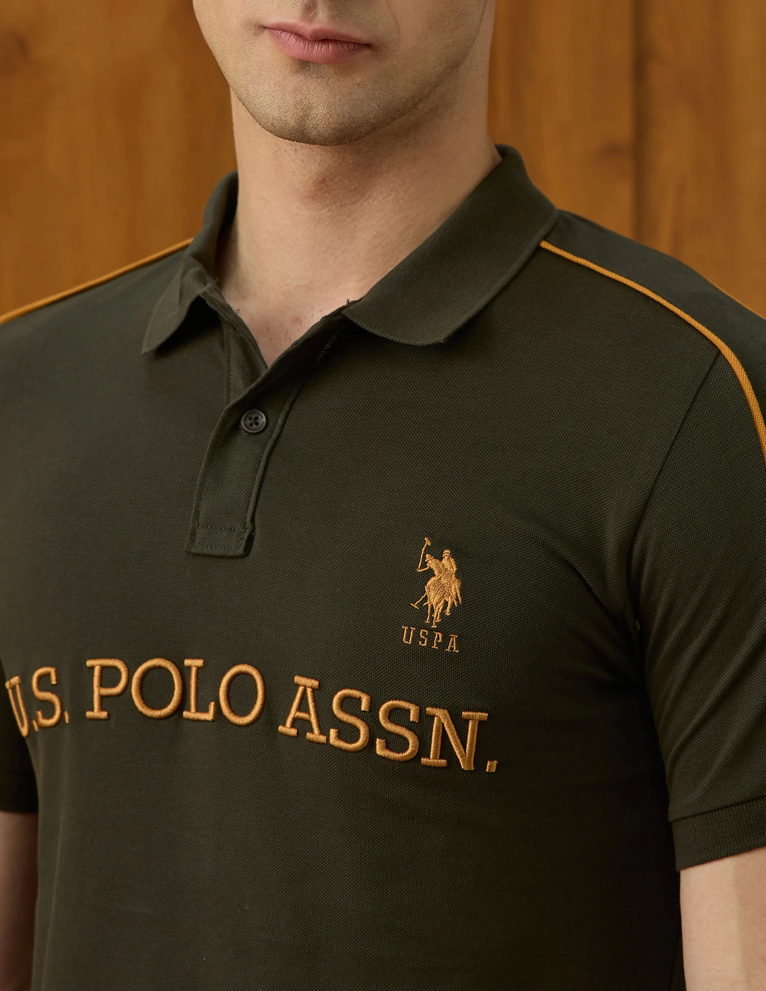Brand Embroidered Equestrian Aisle Theater Polo Shirt - Image 7