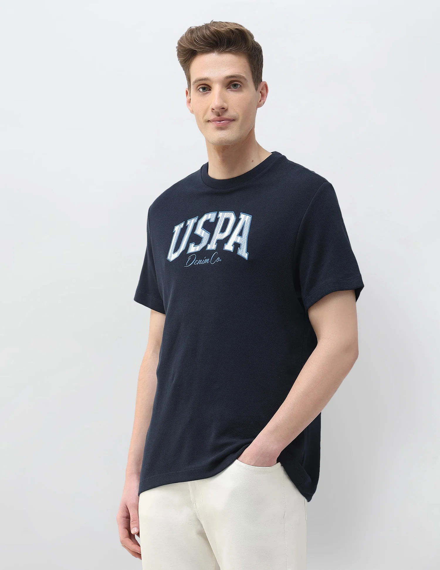 Brand Embroidered Motel On The Coast T-Shirt - Image 4