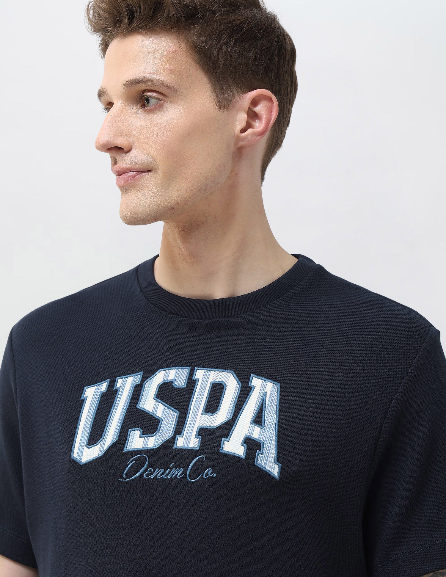 Brand Embroidered Motel On The Coast T-Shirt - Image 7