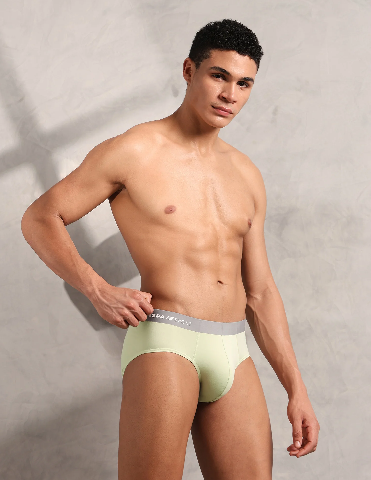 Breathable Seamless Sports RB002 Brief - Image 4