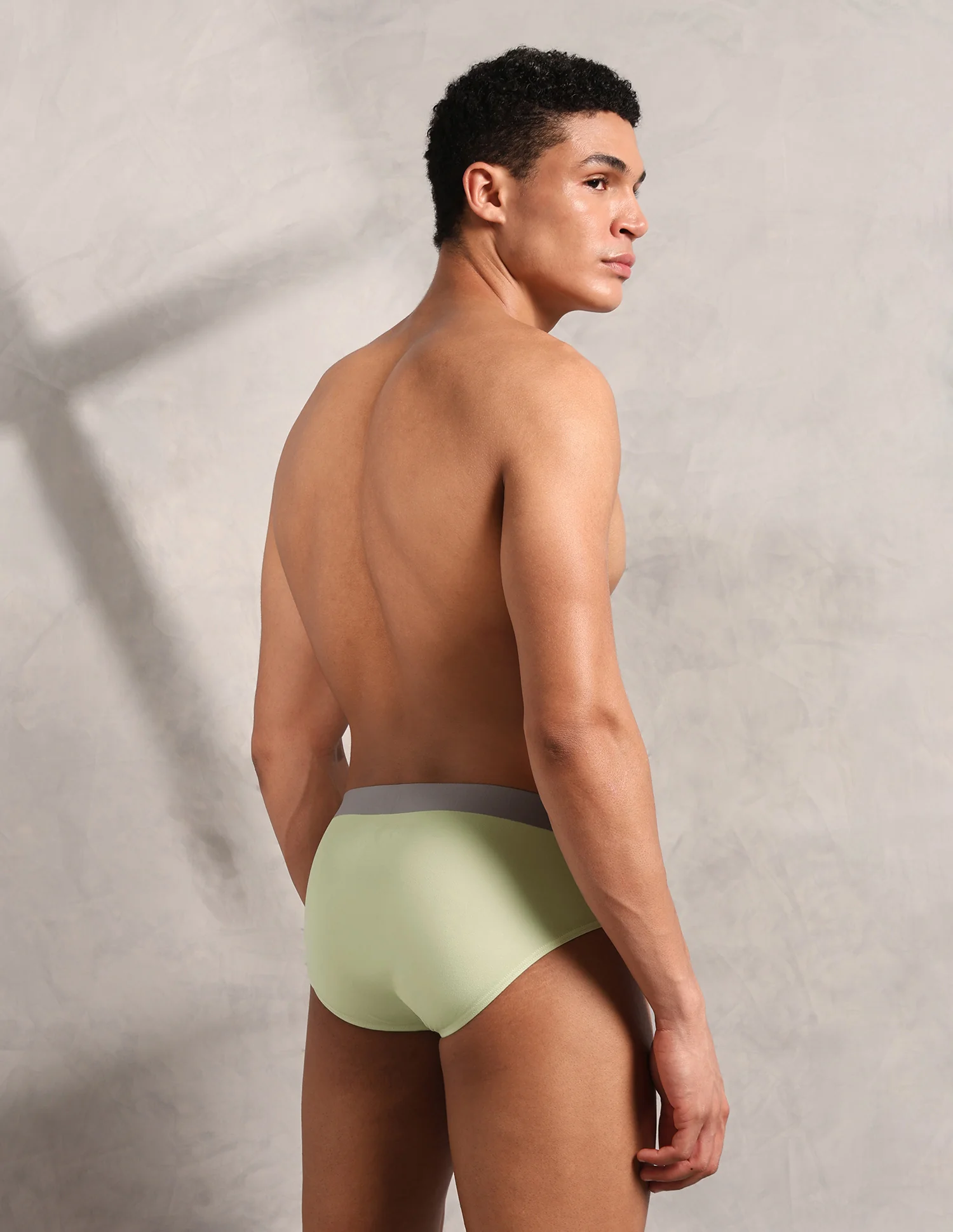 Breathable Seamless Sports RB002 Brief - Image 5
