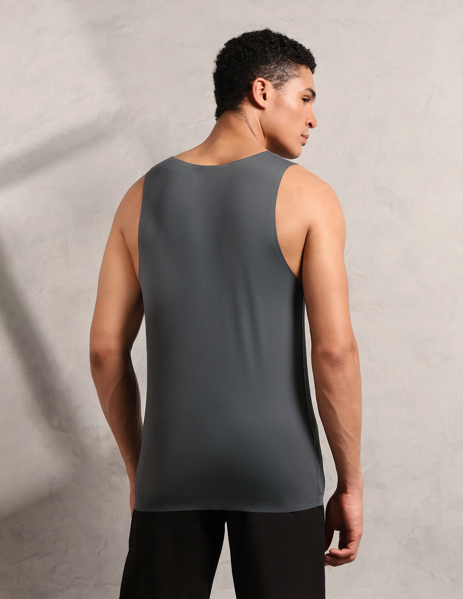Breathe Easy Mesh Seamless RV001 Sports Vest - Image 5