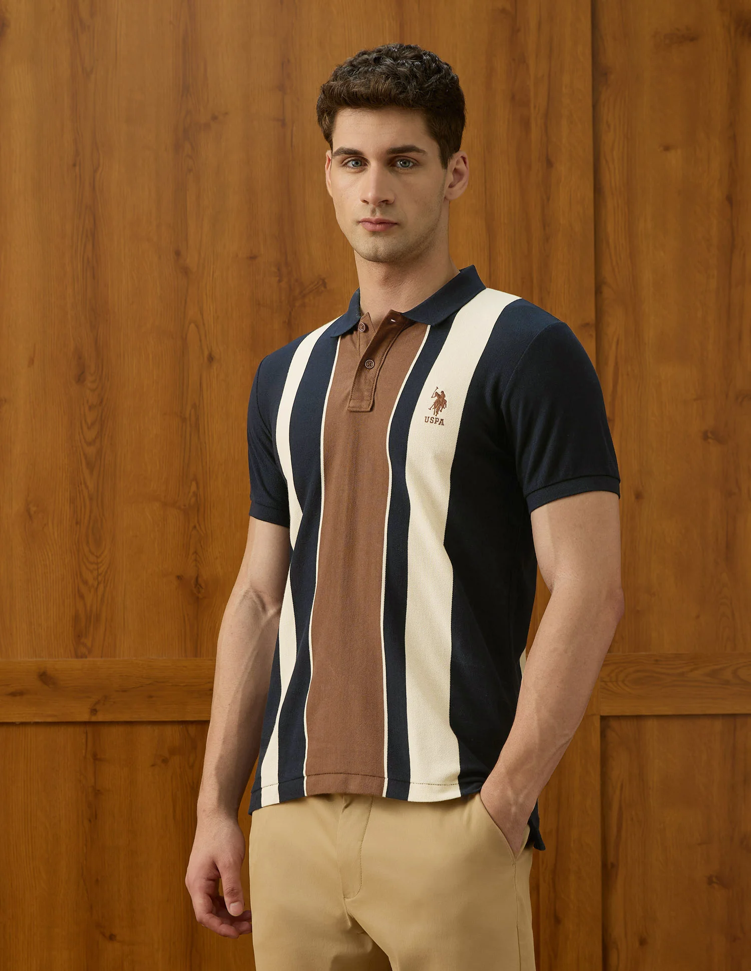 Colourblocked Equestrian Aisle Theater Polo Shirt - Image 4