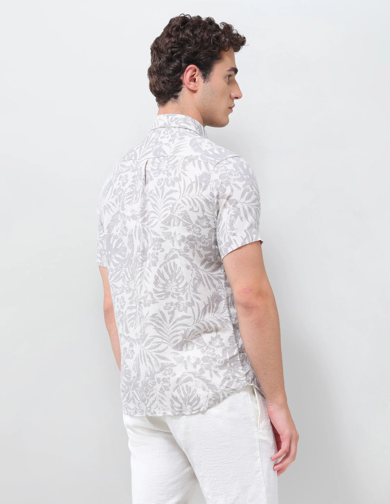 Floral Printed Regular Fit Shirt - Image 5