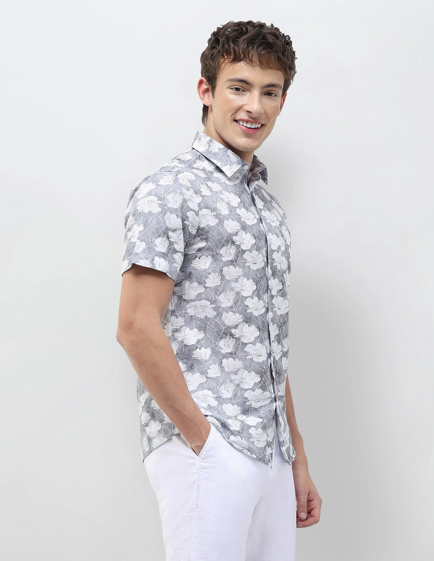 Floral Printed Regular Fit Shirt - Image 4