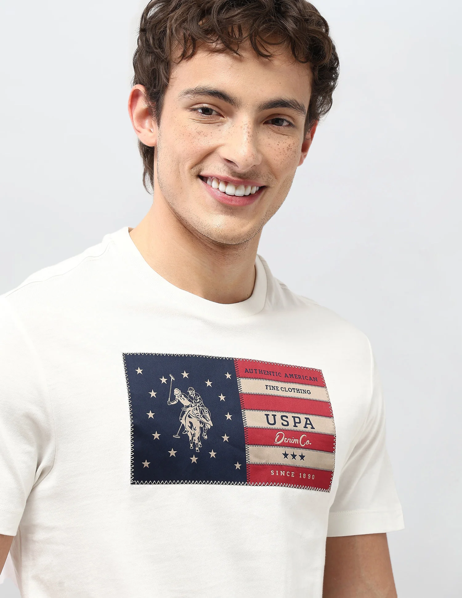 Graphic Brand Appliqued Motel On The Coast T-Shirt - Image 7