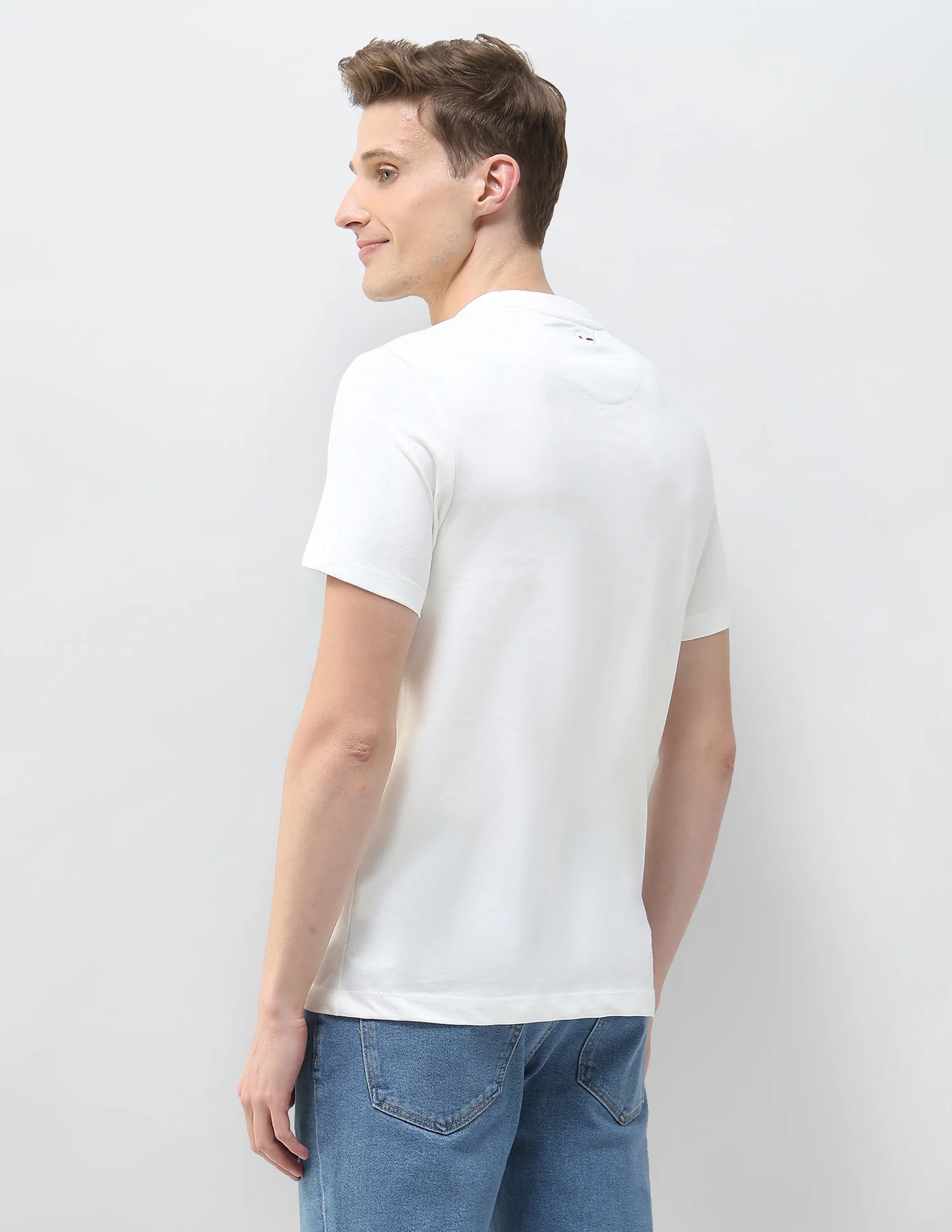 Graphic Brand Embroidered Motel On The Coast T-Shirt - Image 5