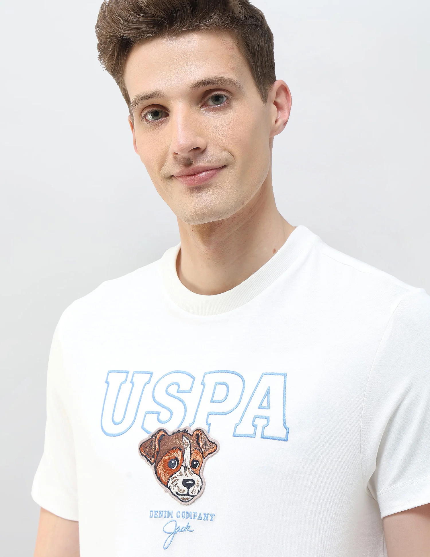 Graphic Brand Embroidered Motel On The Coast T-Shirt - Image 7