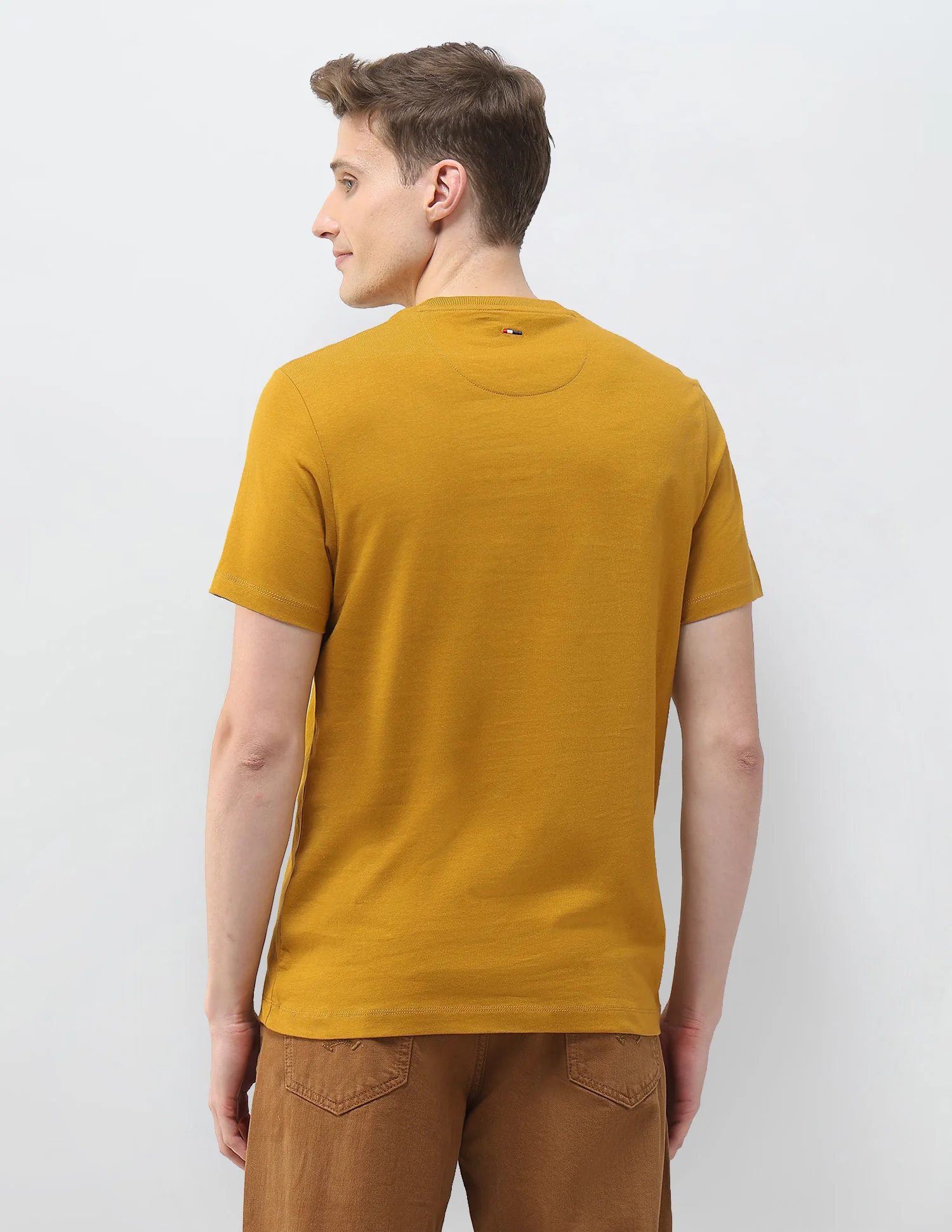Graphic Brand Embroidered Motel On The Coast T-Shirt - Image 5