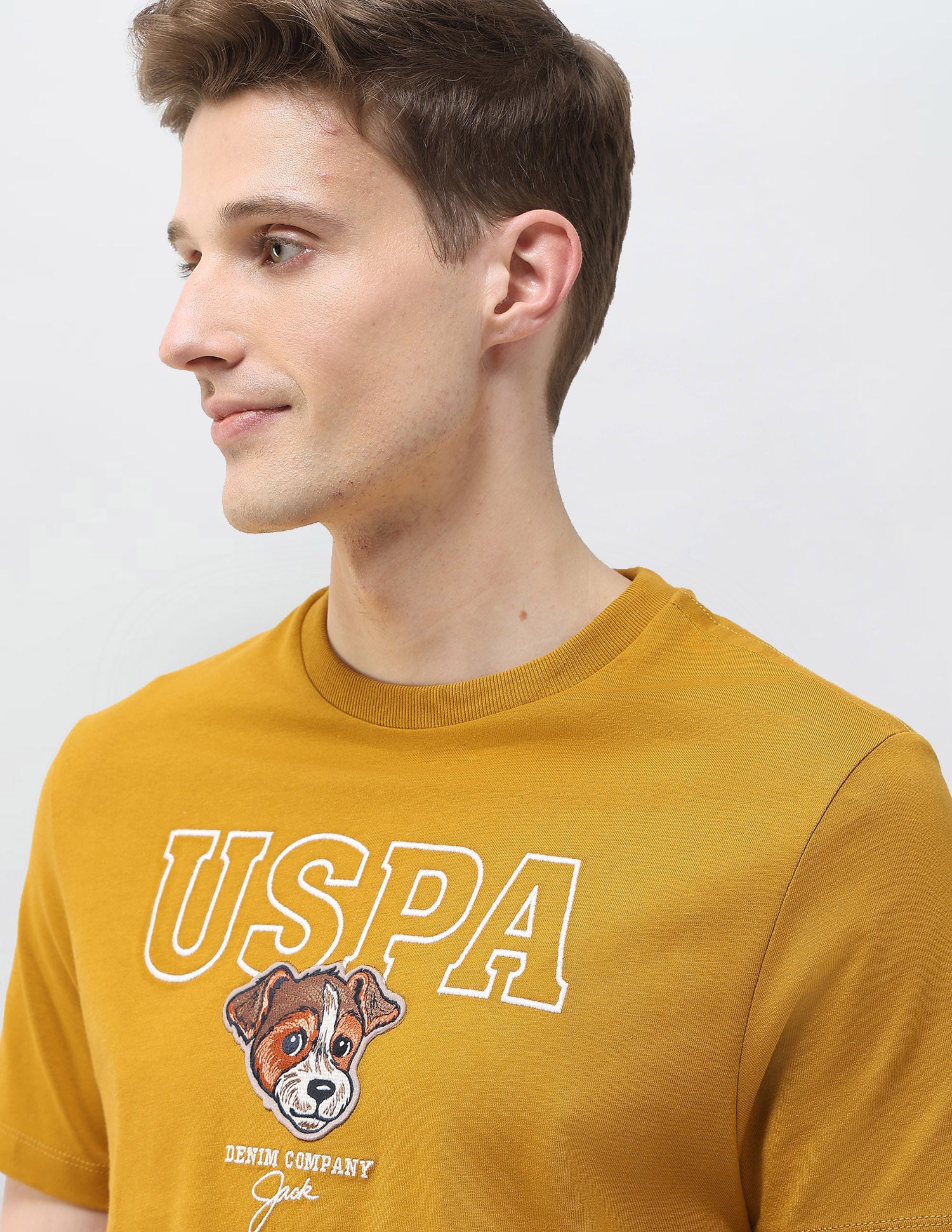 Graphic Brand Embroidered Motel On The Coast T-Shirt - Image 7