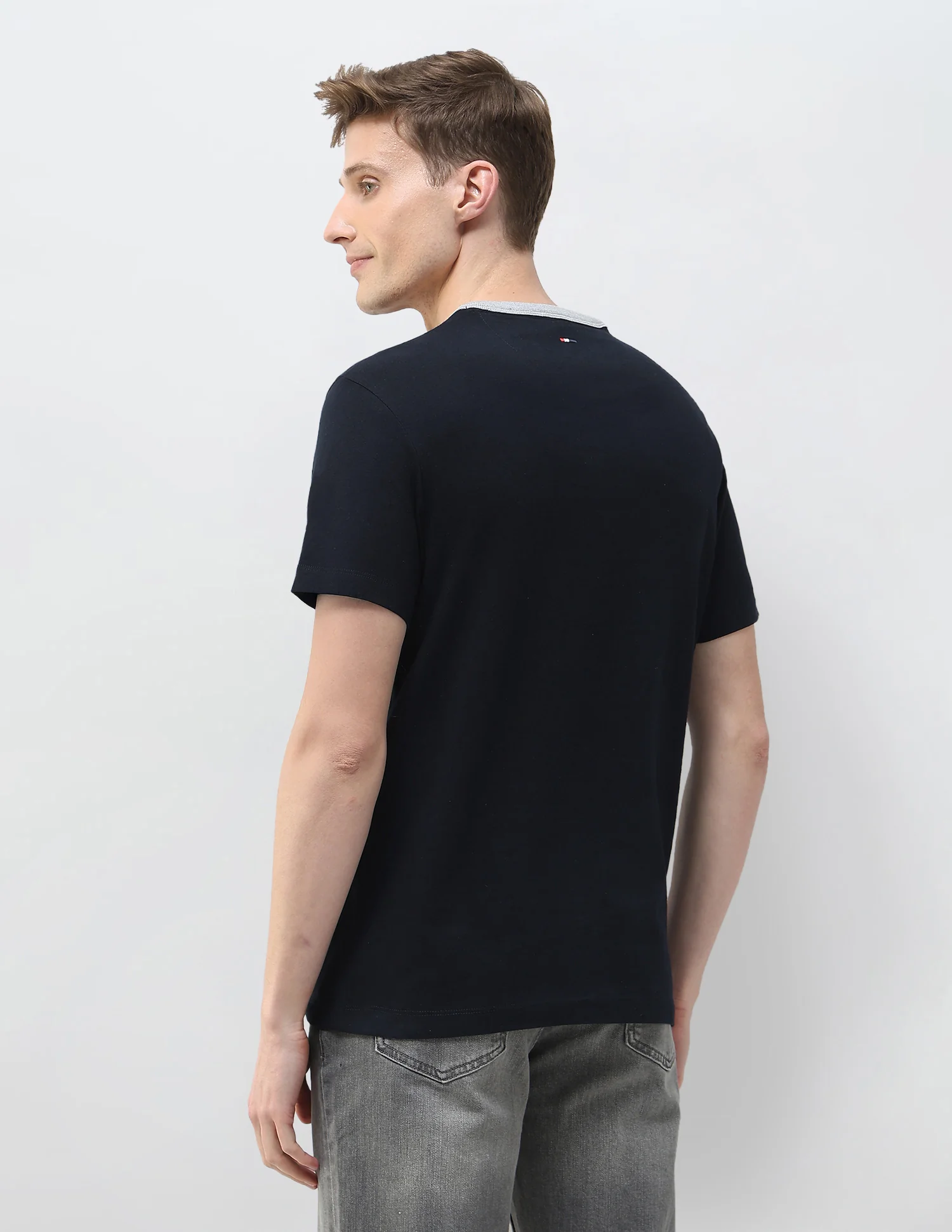 Graphic Brand Printed Motel On The Coast T-Shirt - Image 5
