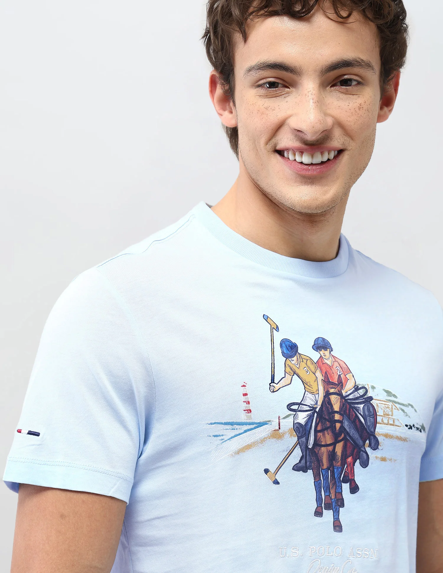 Graphic Printed Motel On The Coast T-Shirt - Image 7