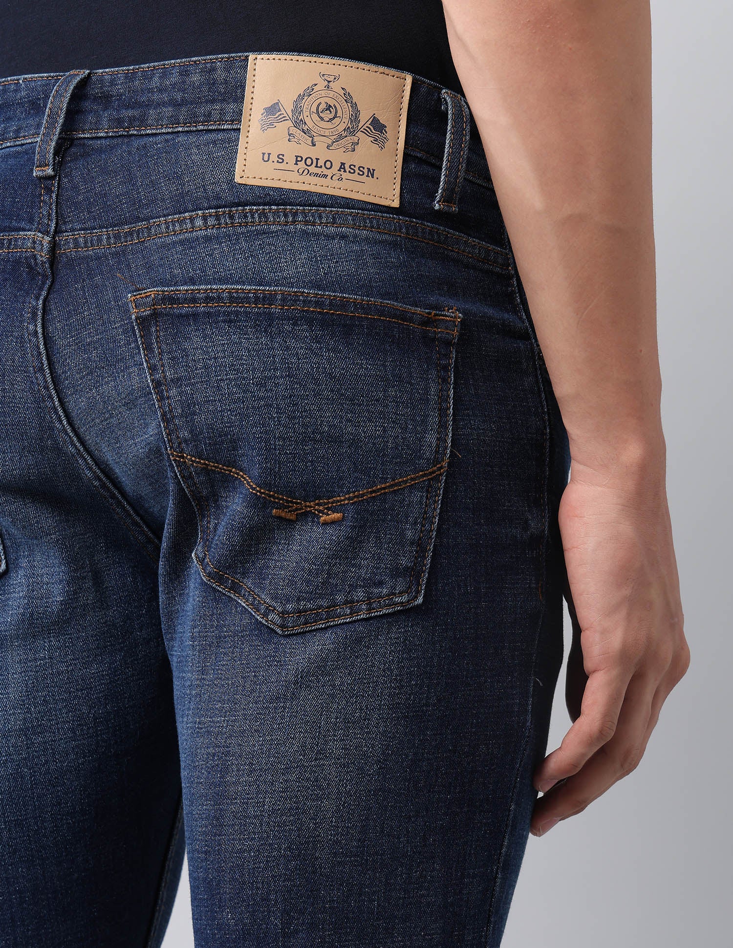Henry Tapered Fit Blue Jeans - Image 8