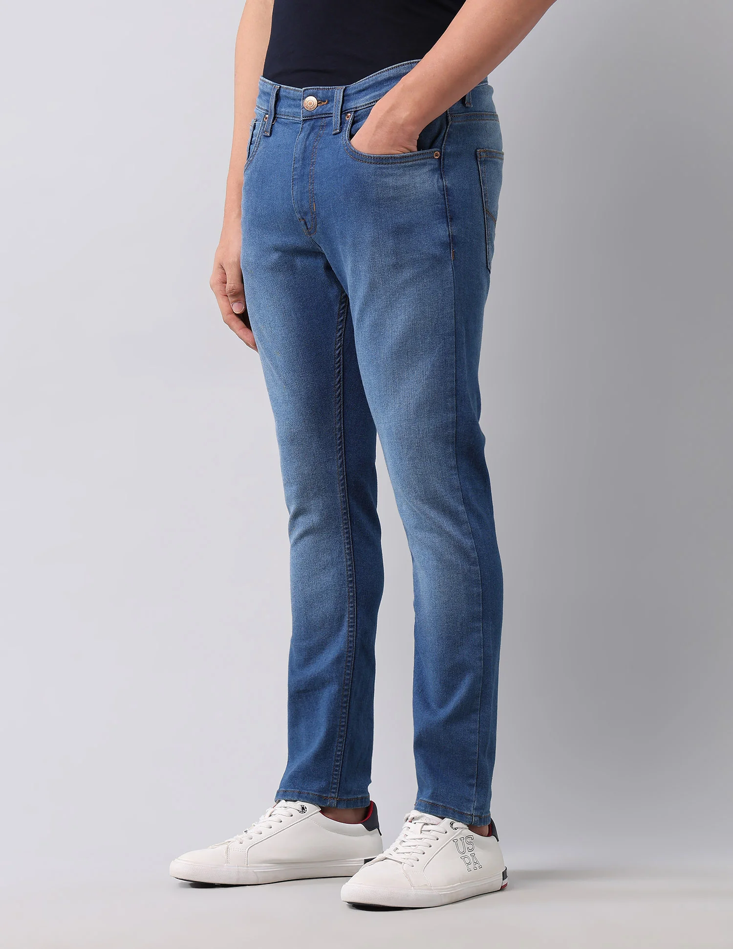 Henry Tapered Fit Blue Jeans - Image 4