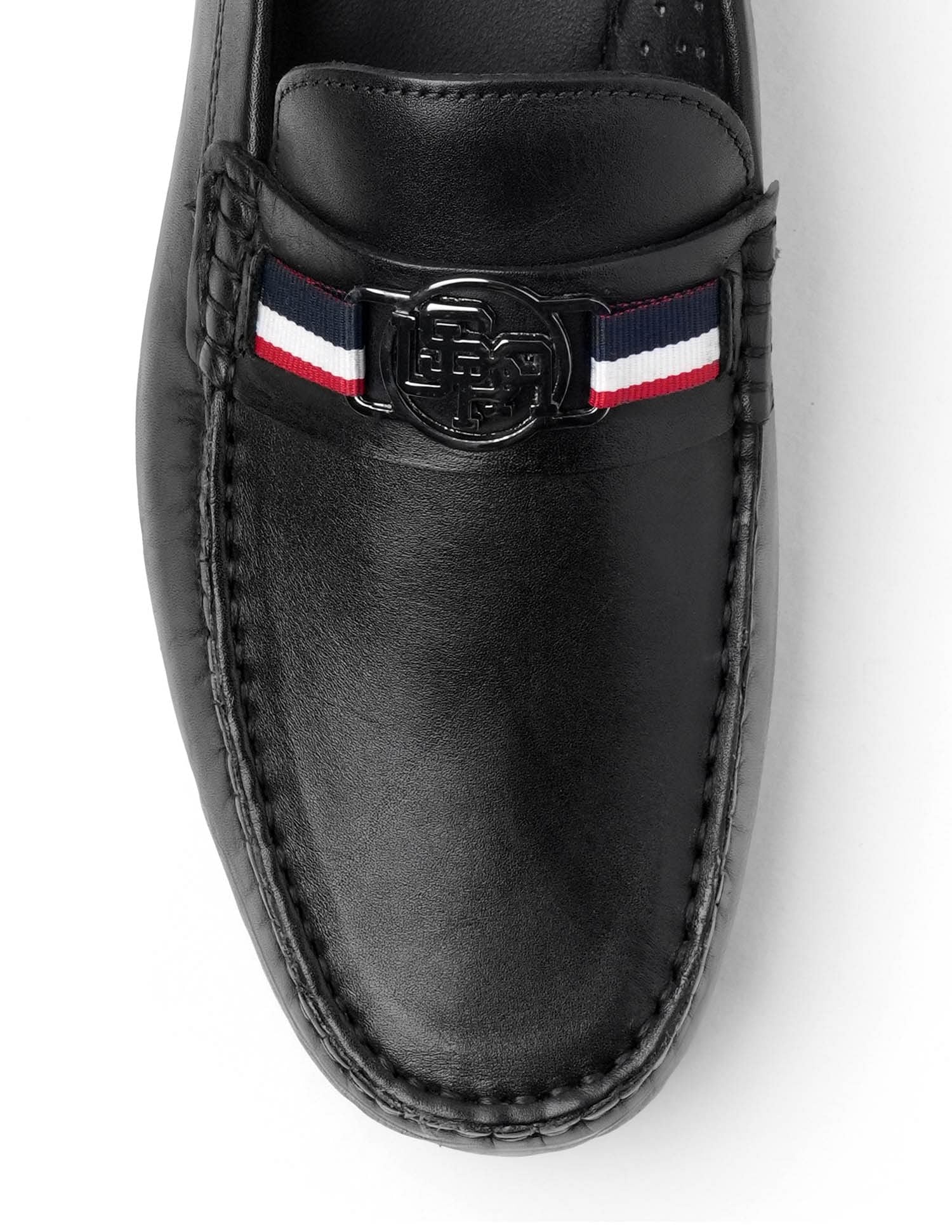 Men Astian Solid Loafers - Image 8