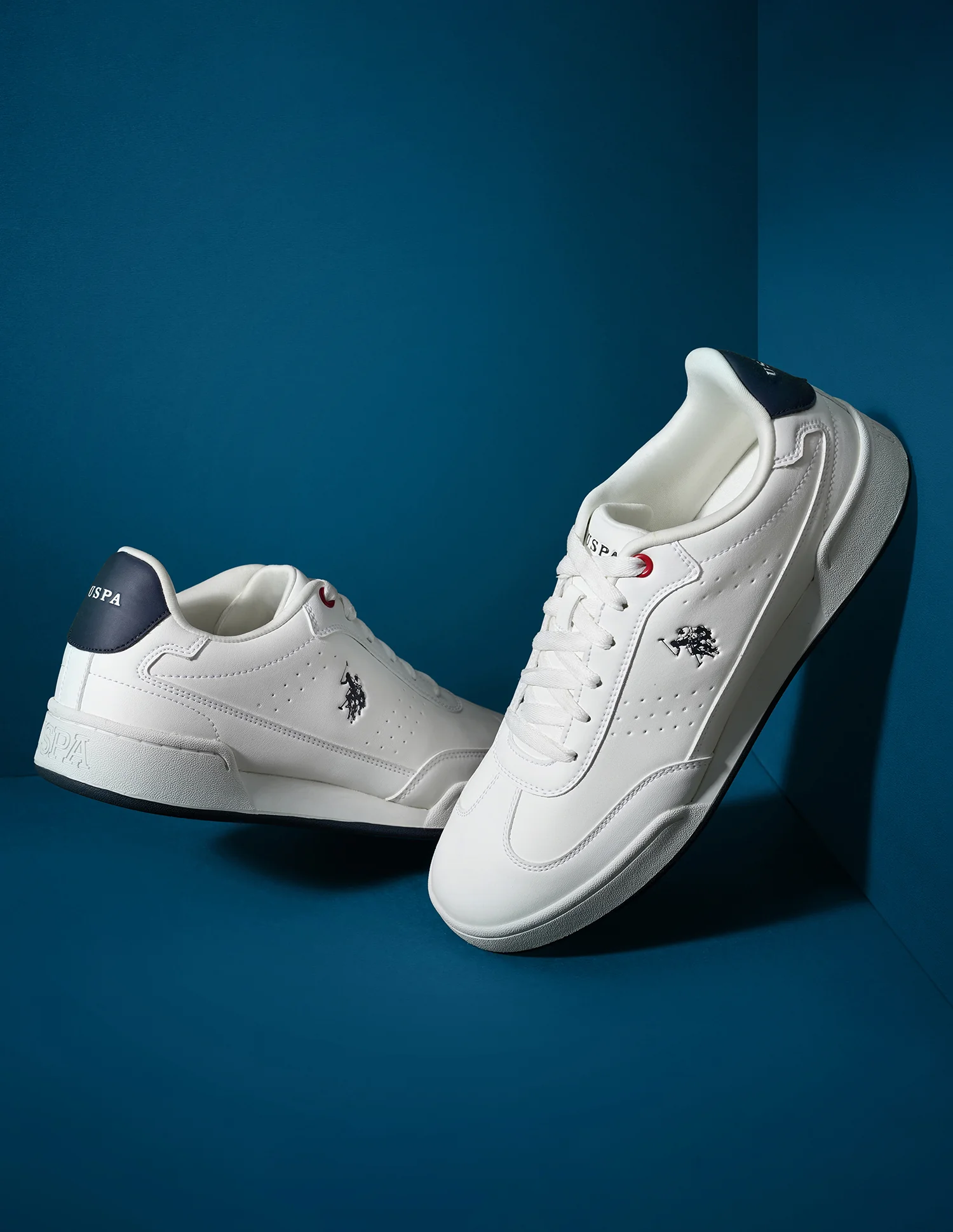 Men Camry Solid Sneaker