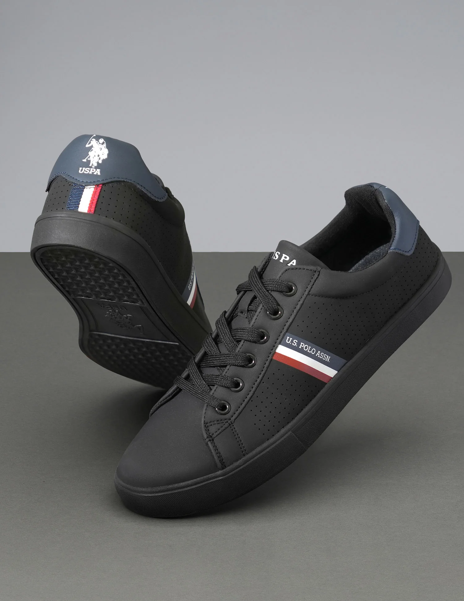 Men Capron 3.0 Solid Sneakers